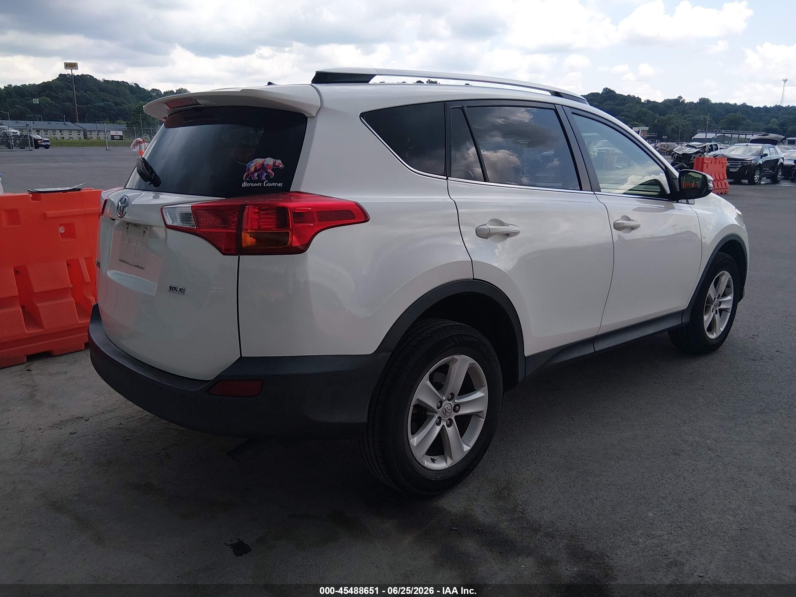 2014 Toyota Rav4 Xle White vin: JTMWFREV3EJ015580