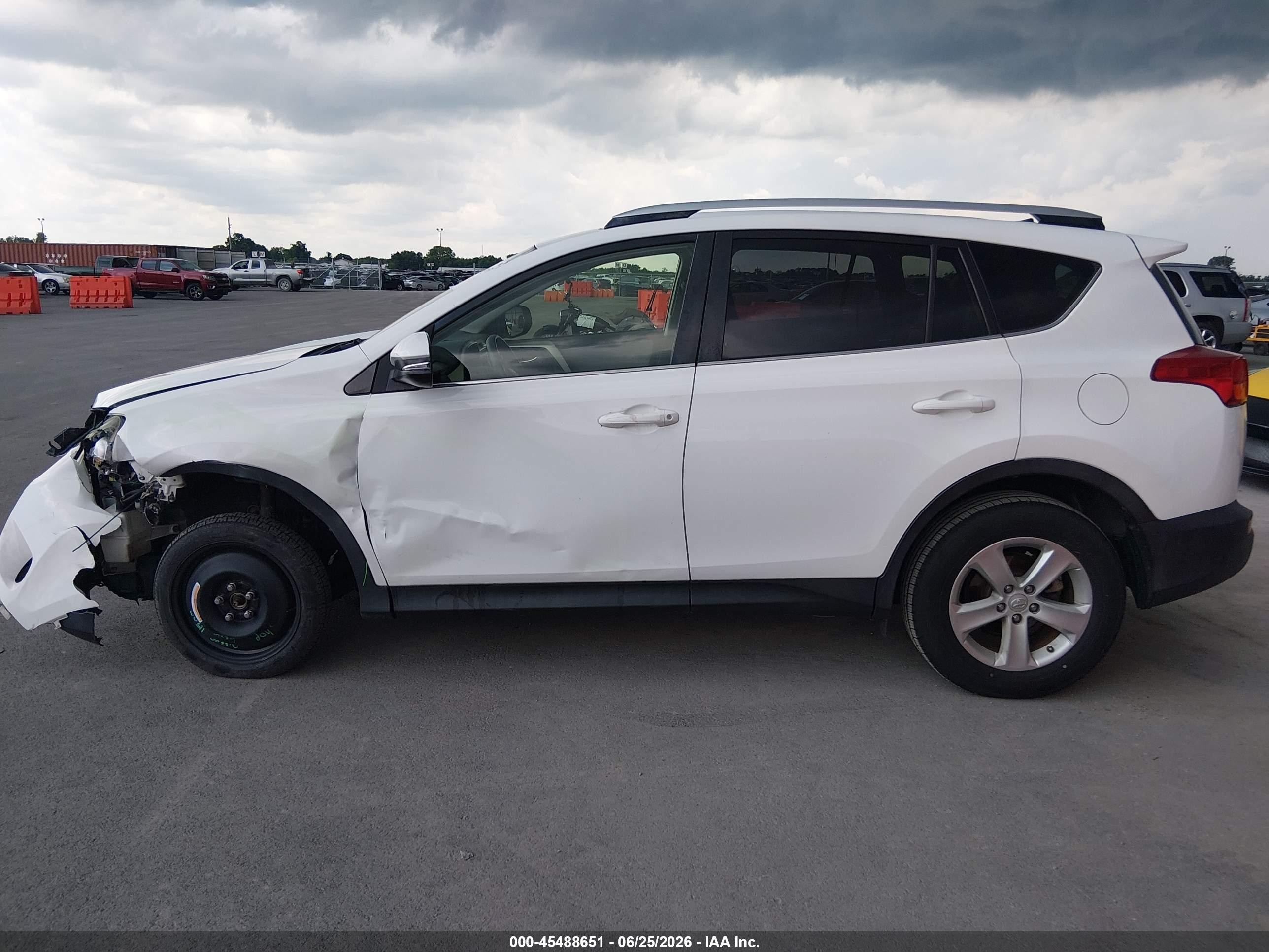 2014 Toyota Rav4 Xle White vin: JTMWFREV3EJ015580
