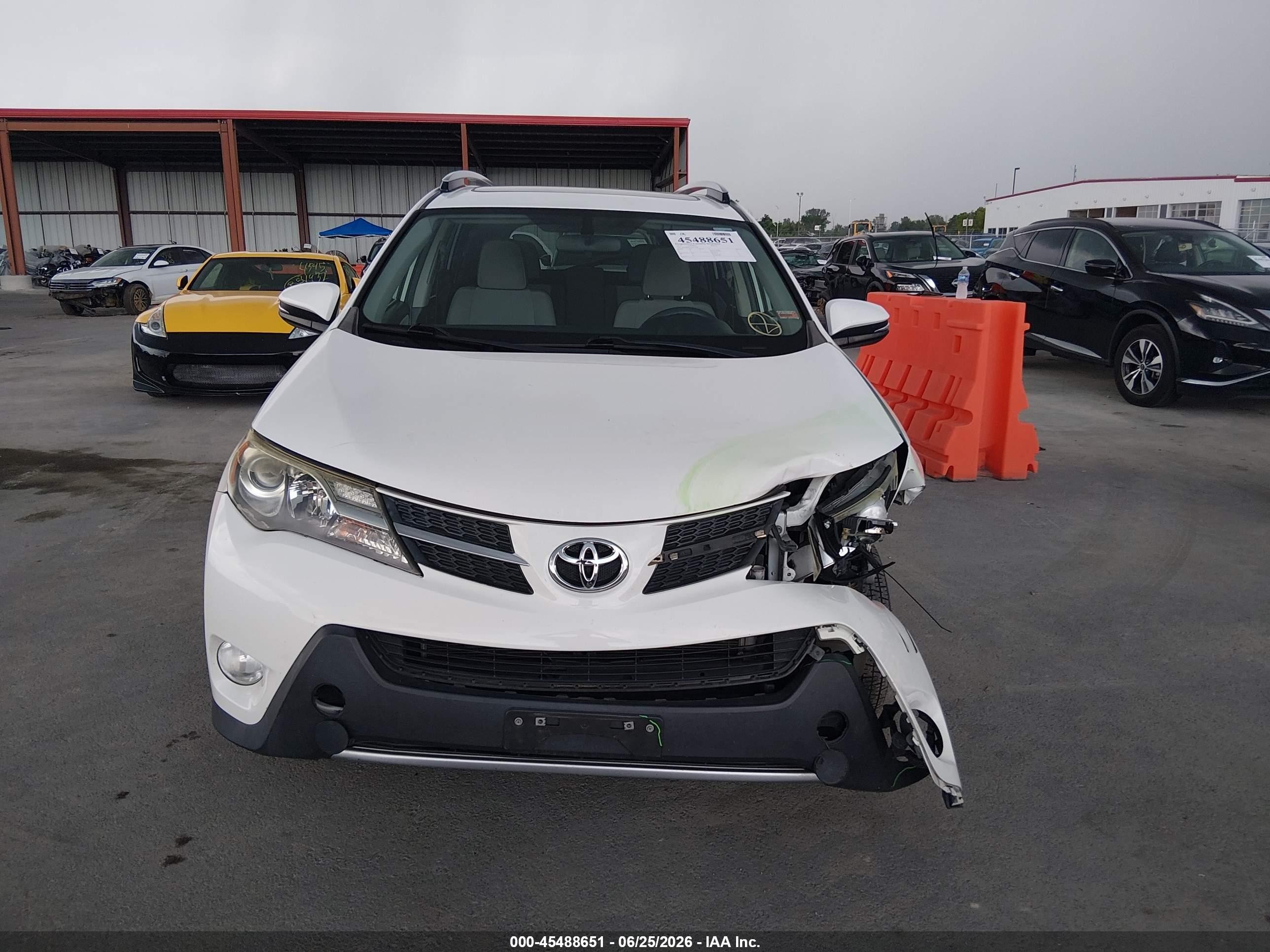 2014 Toyota Rav4 Xle White vin: JTMWFREV3EJ015580