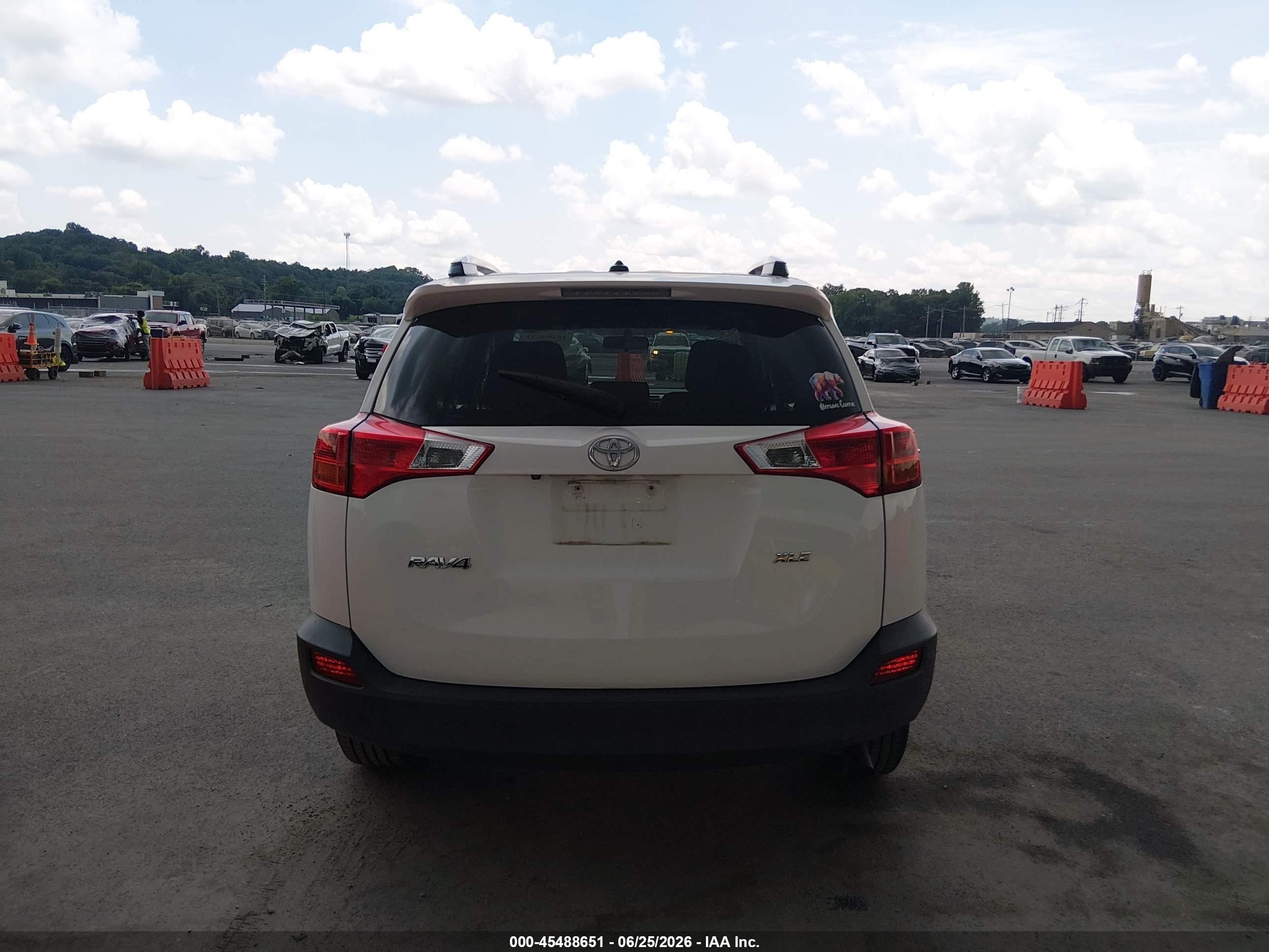 2014 Toyota Rav4 Xle White vin: JTMWFREV3EJ015580