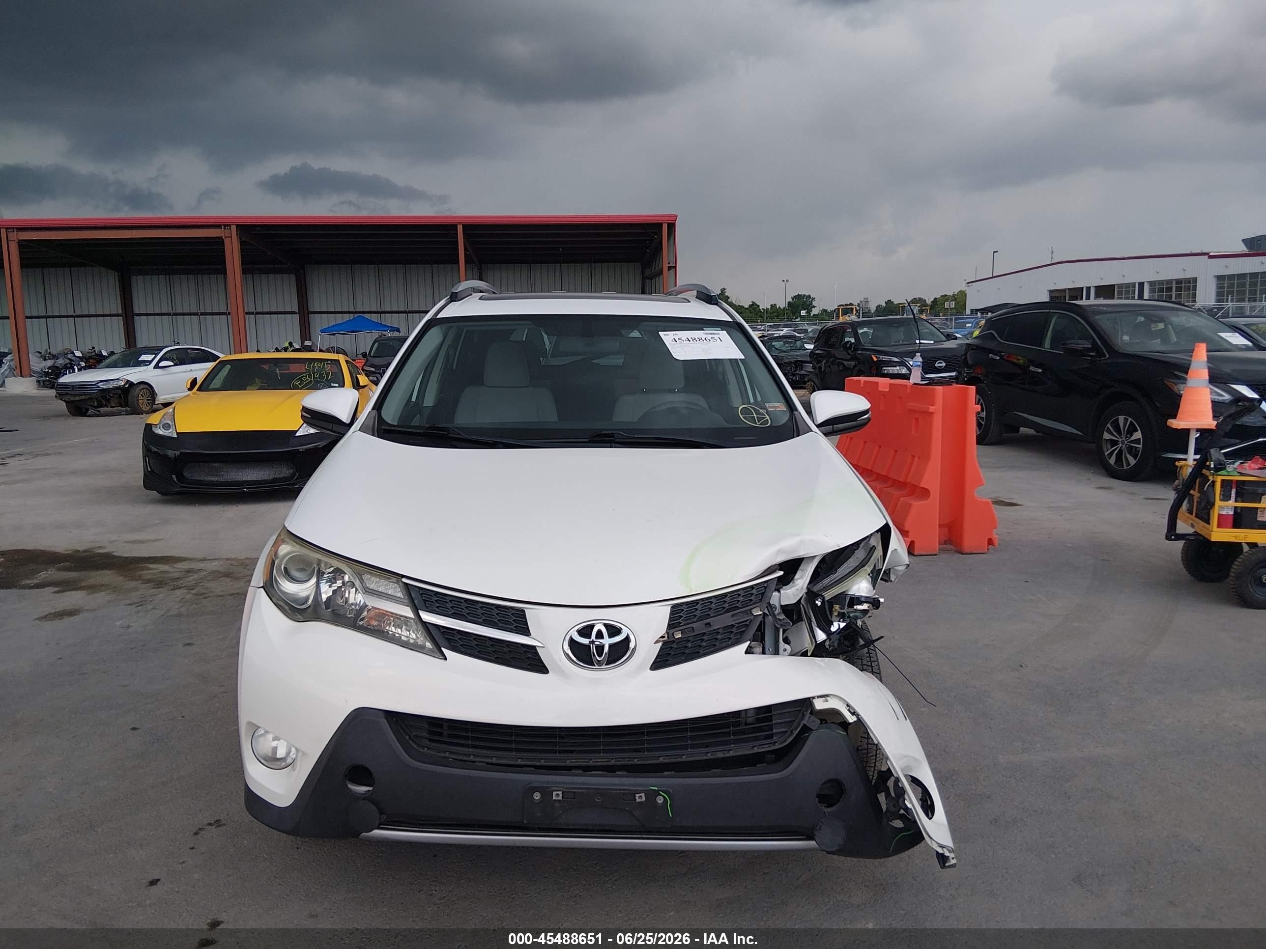 2014 Toyota Rav4 Xle White vin: JTMWFREV3EJ015580