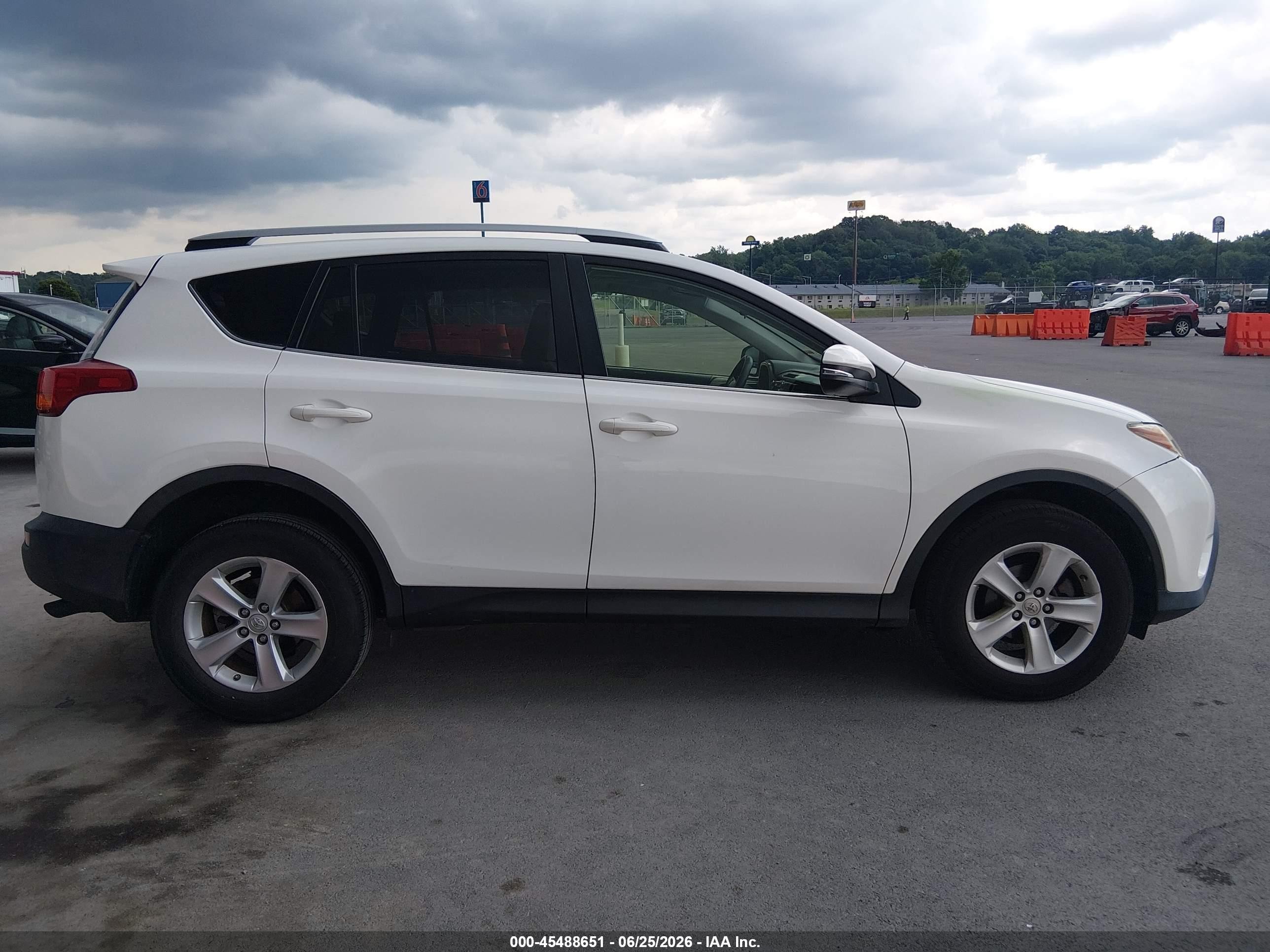 2014 Toyota Rav4 Xle White vin: JTMWFREV3EJ015580