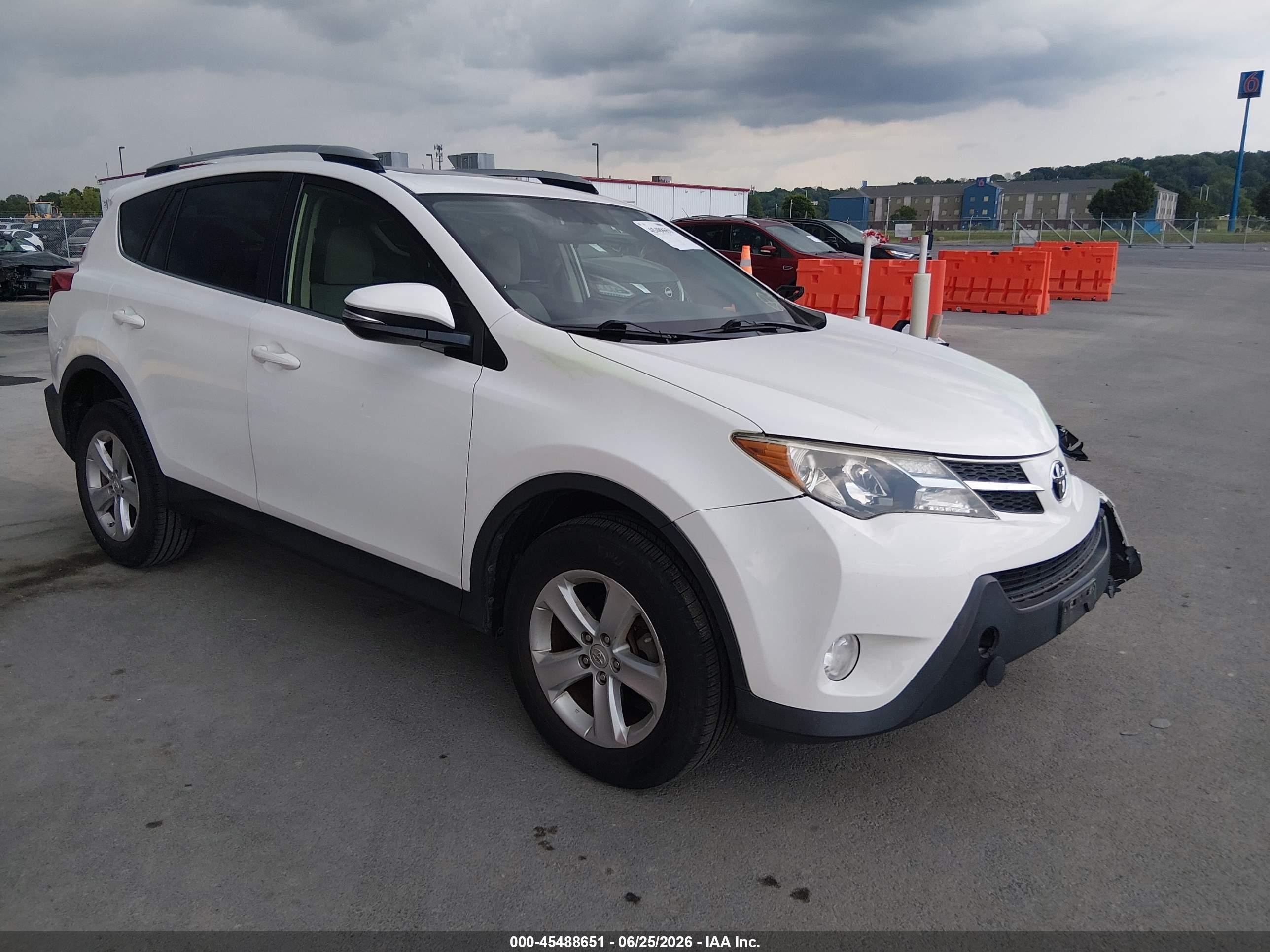 2014 Toyota Rav4 Xle White vin: JTMWFREV3EJ015580