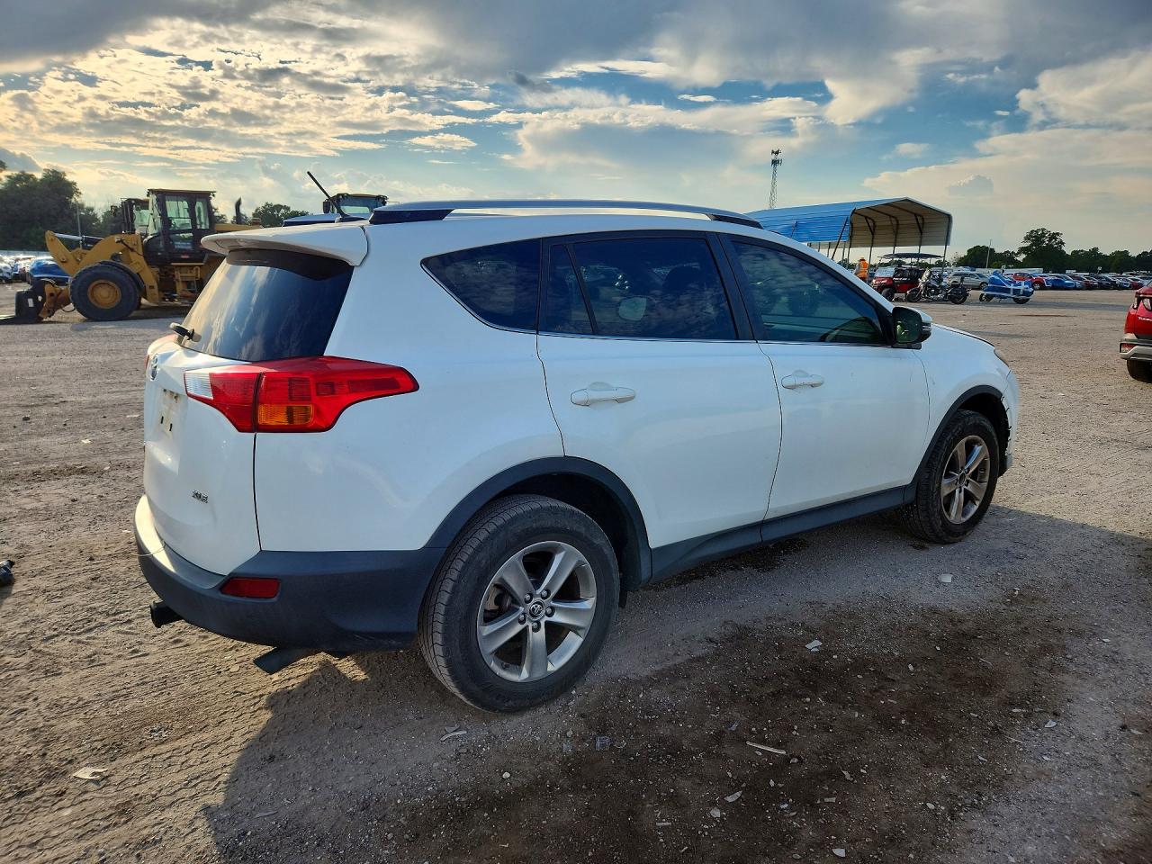 2015 Toyota Rav4 Xle White vin: JTMWFREV3FD049924