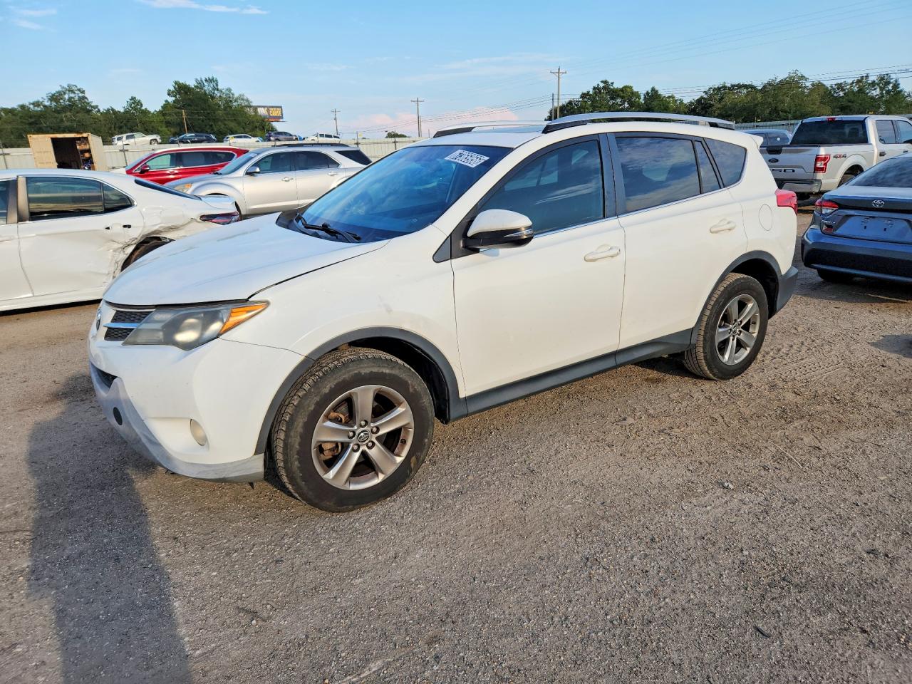 2015 Toyota Rav4 Xle White vin: JTMWFREV3FD049924