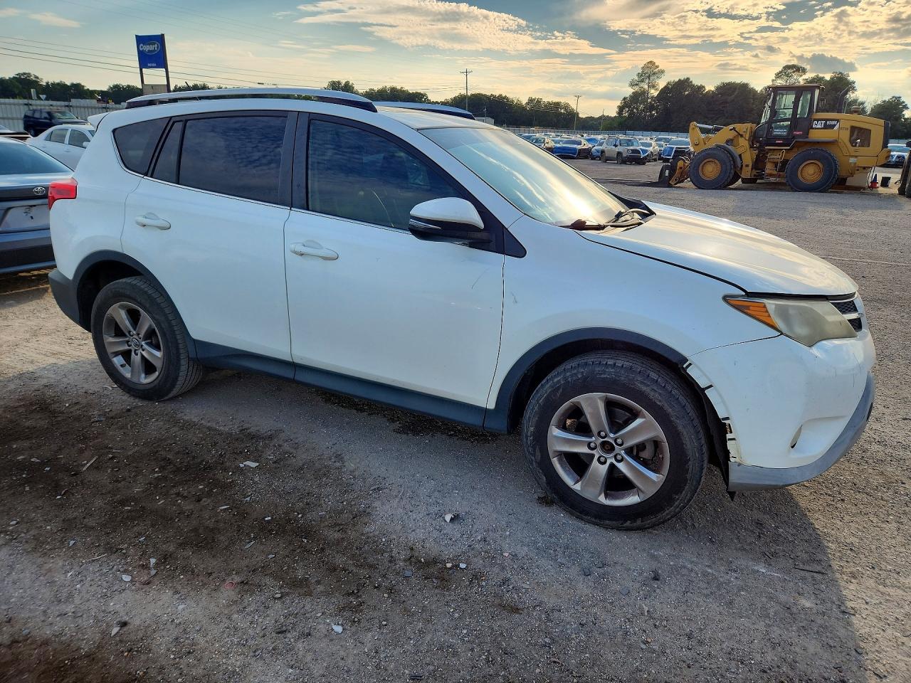 2015 Toyota Rav4 Xle White vin: JTMWFREV3FD049924