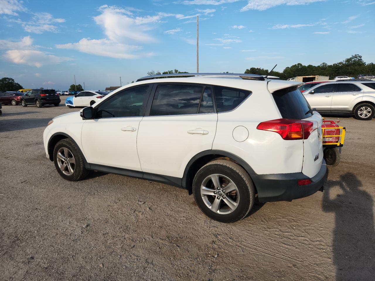 2015 Toyota Rav4 Xle White vin: JTMWFREV3FD049924 Damage: Left Qtr Panel, Dent(S) W/ Paint Dmg, > 12 Inches