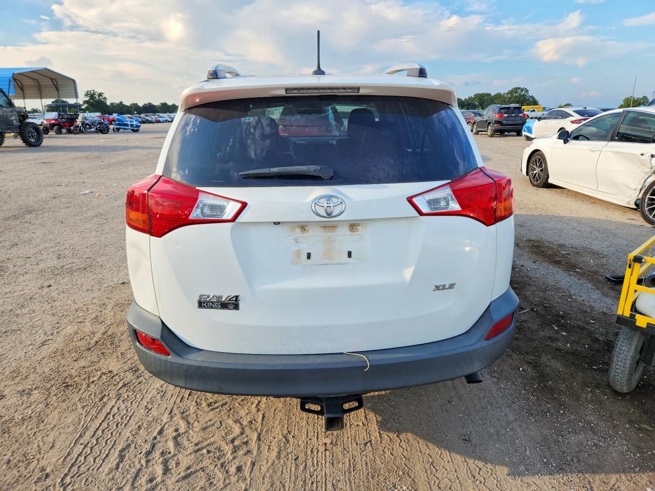 2015 Toyota Rav4 Xle White vin: JTMWFREV3FD049924