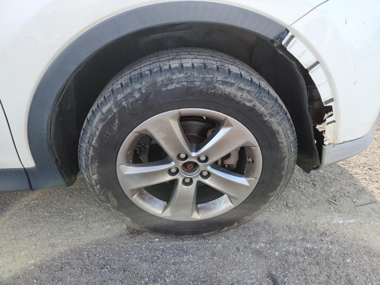 2015 Toyota Rav4 Xle White vin: JTMWFREV3FD049924 Damage: Right Front Center Cap, Missing, Replacement Required