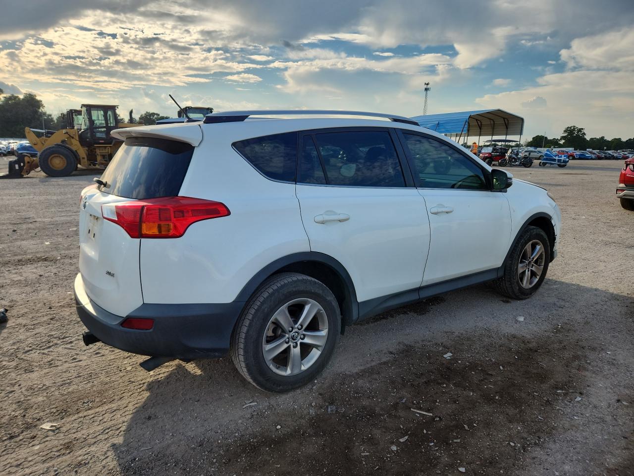 2015 Toyota Rav4 Xle White vin: JTMWFREV3FD049924 Damage: Right Qtr Panel, Chipped, 2