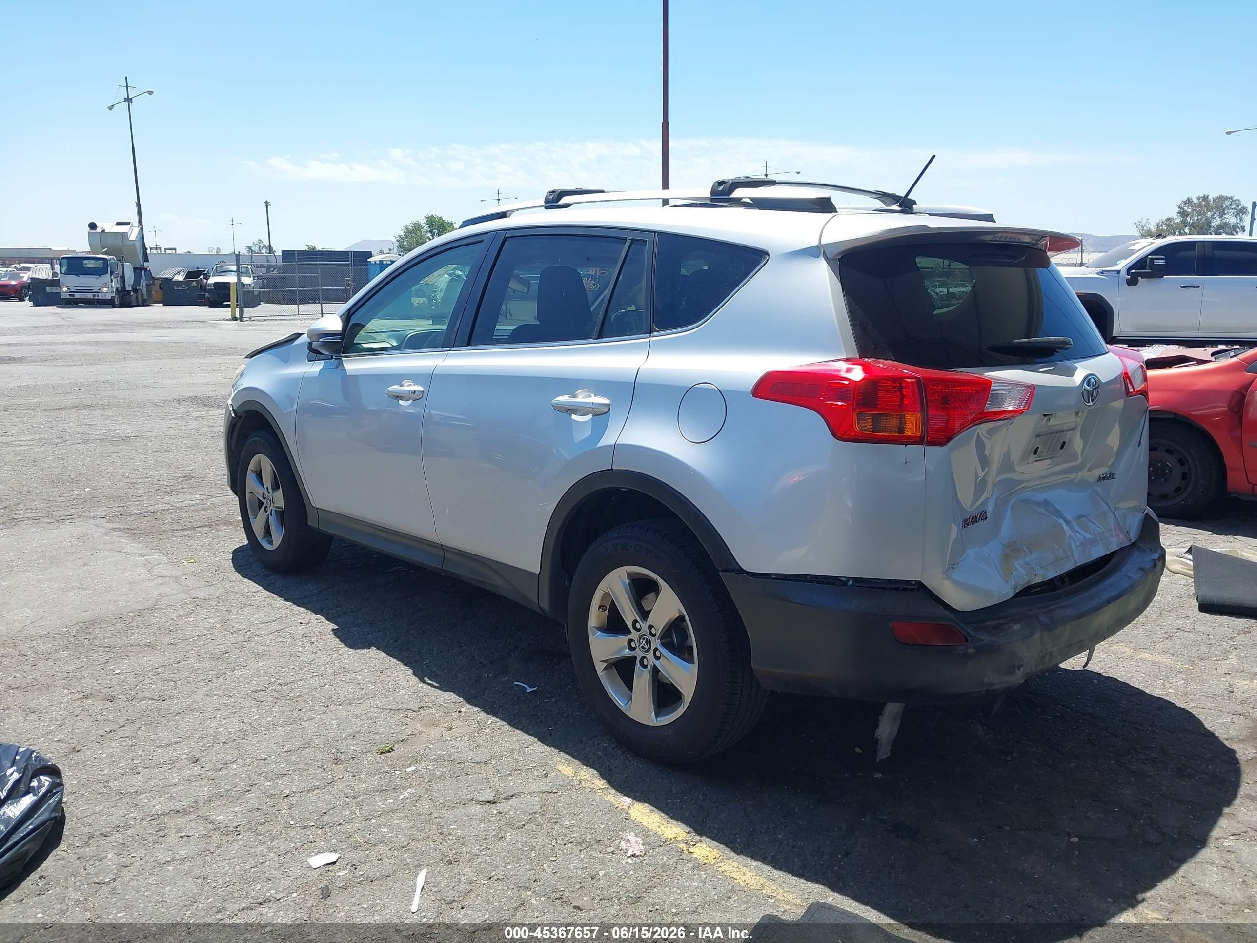 2015 Toyota Rav4 Xle Silver vin: JTMWFREV3FD053424