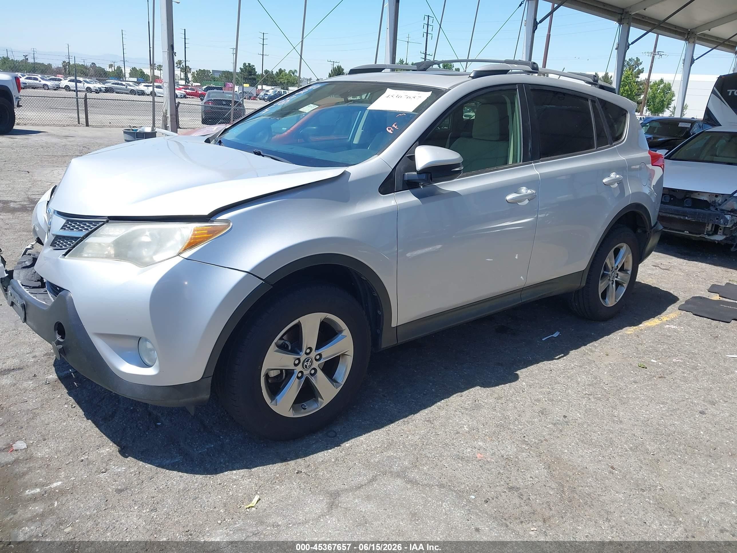 2015 Toyota Rav4 Xle Silver vin: JTMWFREV3FD053424