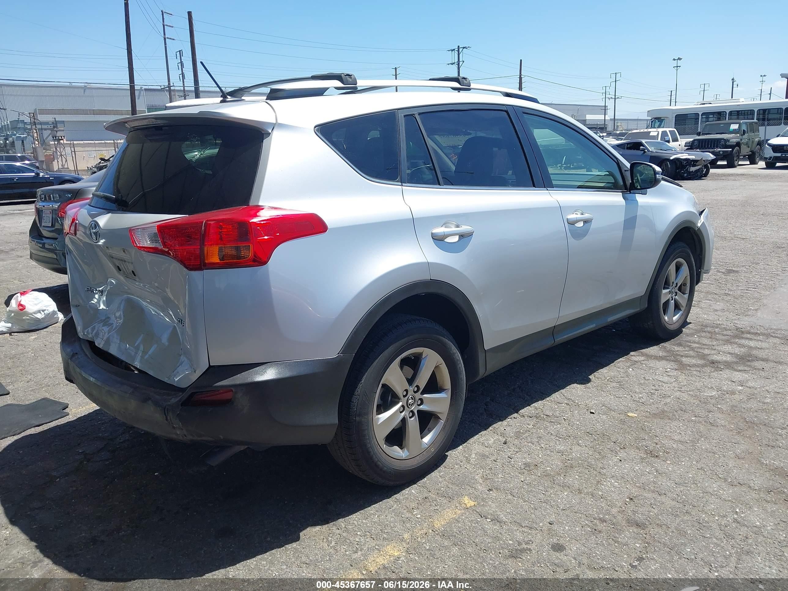 2015 Toyota Rav4 Xle Silver vin: JTMWFREV3FD053424