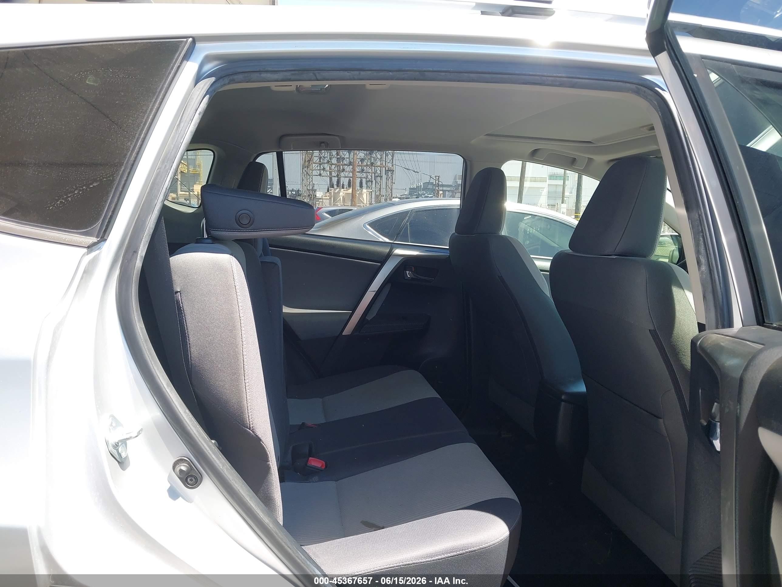 2015 Toyota Rav4 Xle Silver vin: JTMWFREV3FD053424