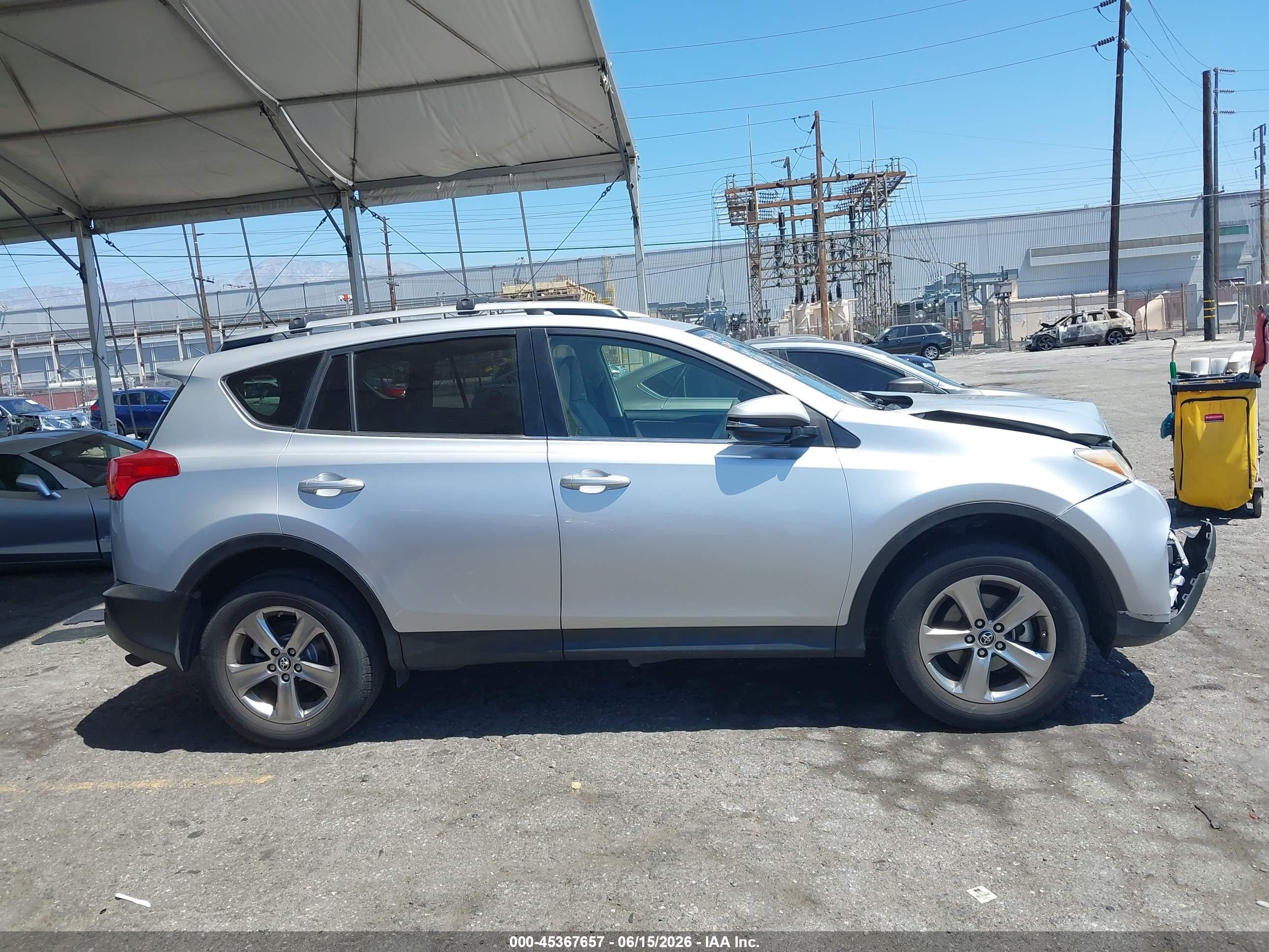 2015 Toyota Rav4 Xle Silver vin: JTMWFREV3FD053424
