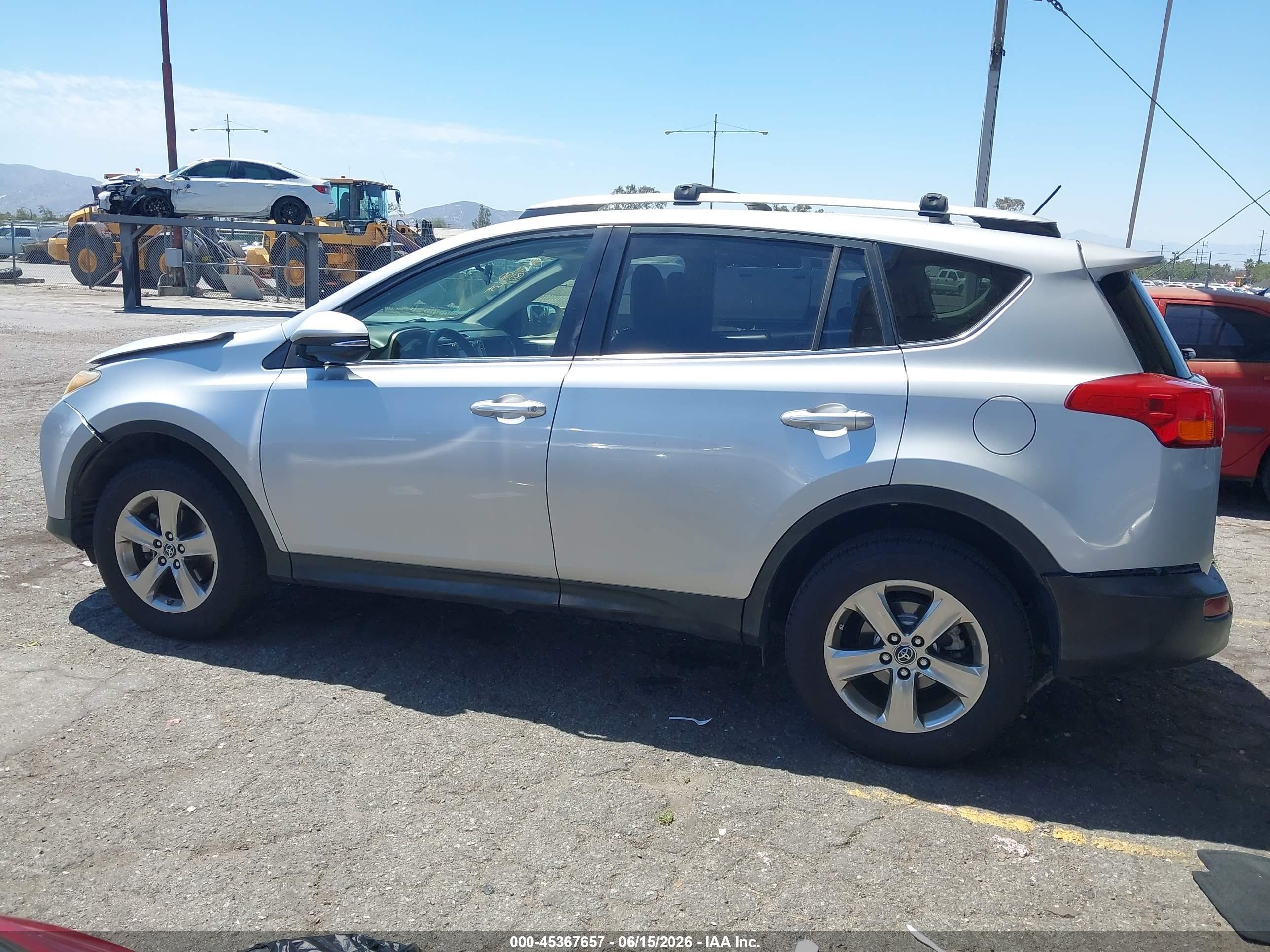 2015 Toyota Rav4 Xle Silver vin: JTMWFREV3FD053424