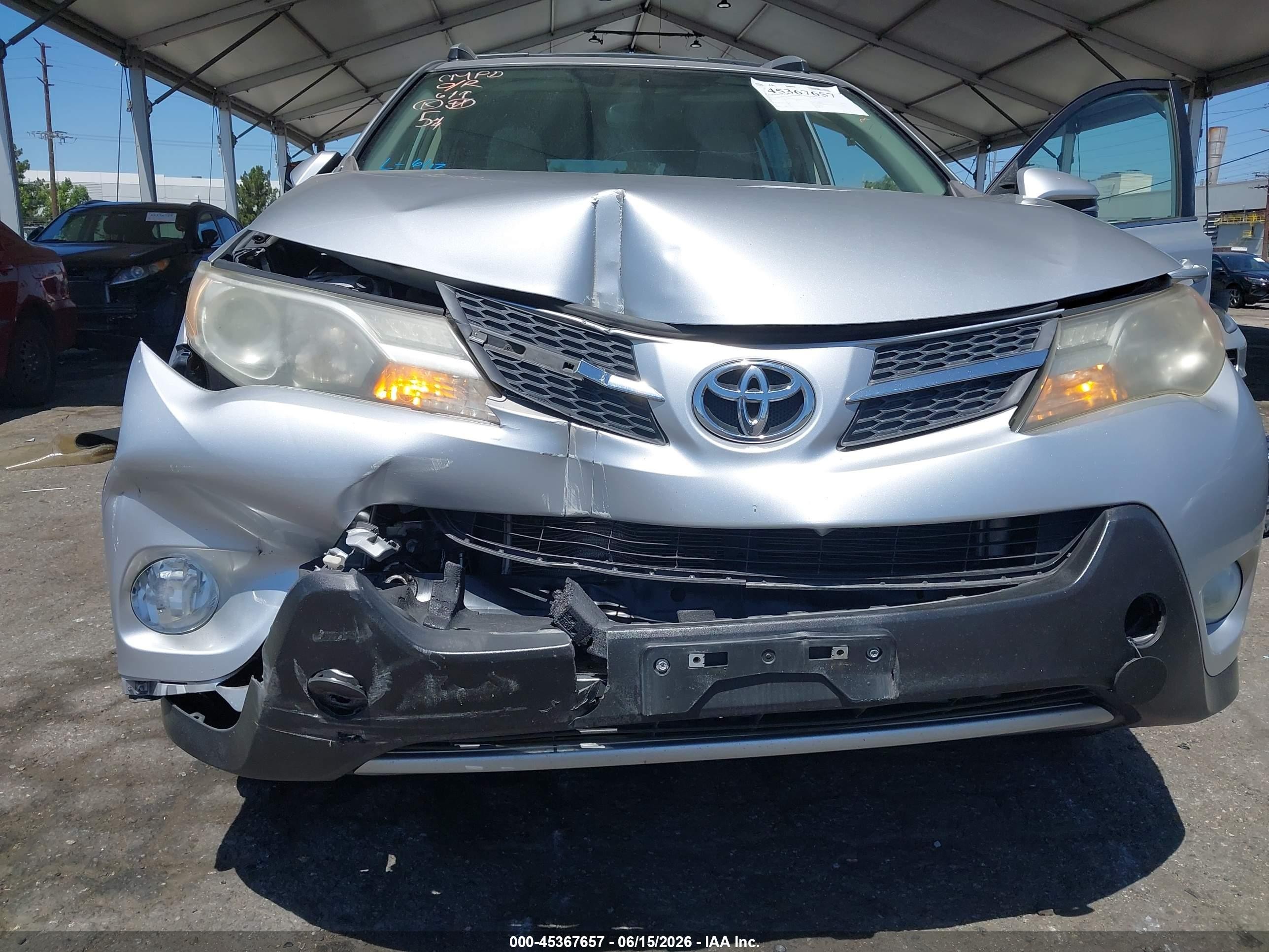 2015 Toyota Rav4 Xle Silver vin: JTMWFREV3FD053424