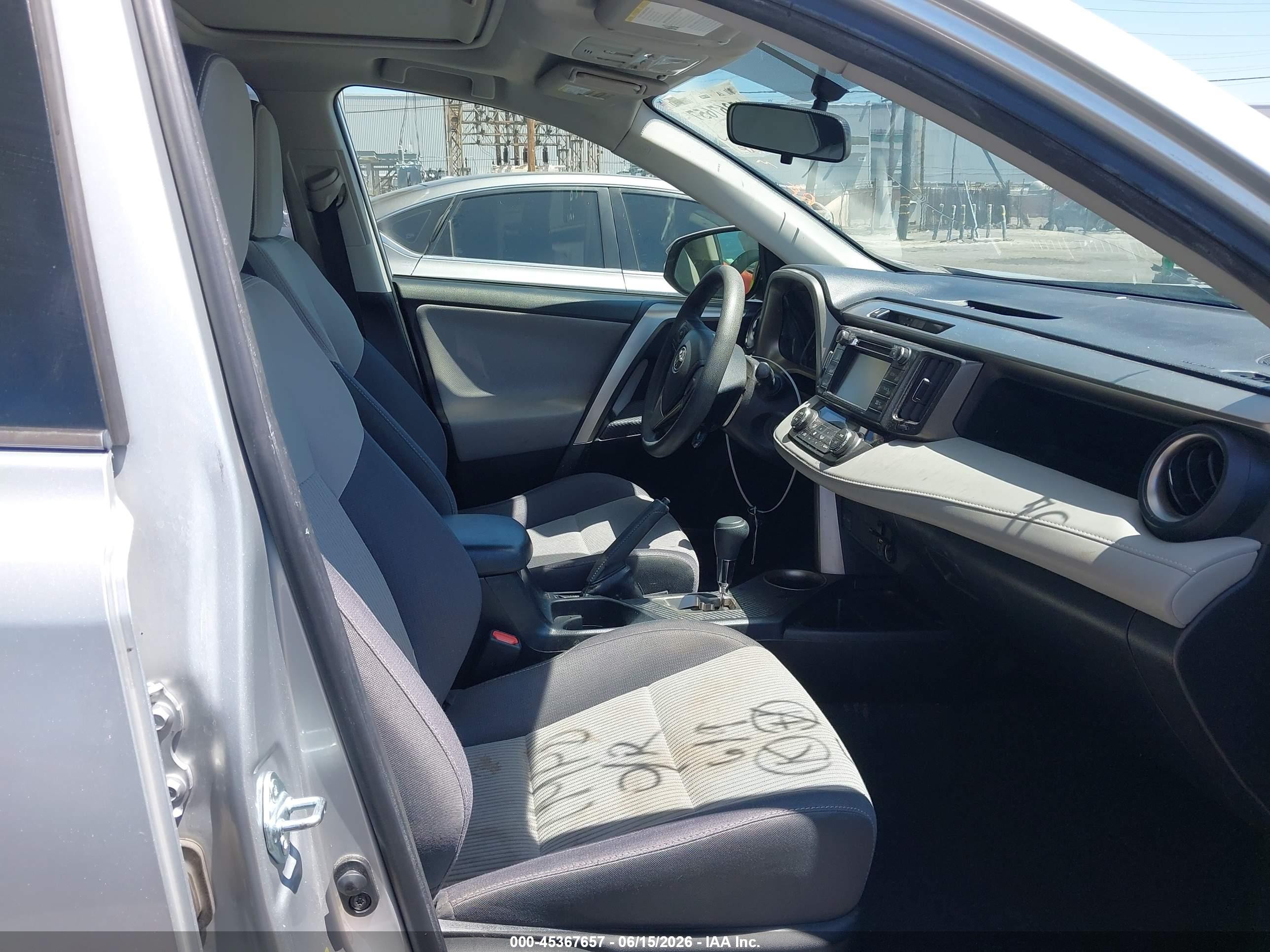 2015 Toyota Rav4 Xle Silver vin: JTMWFREV3FD053424
