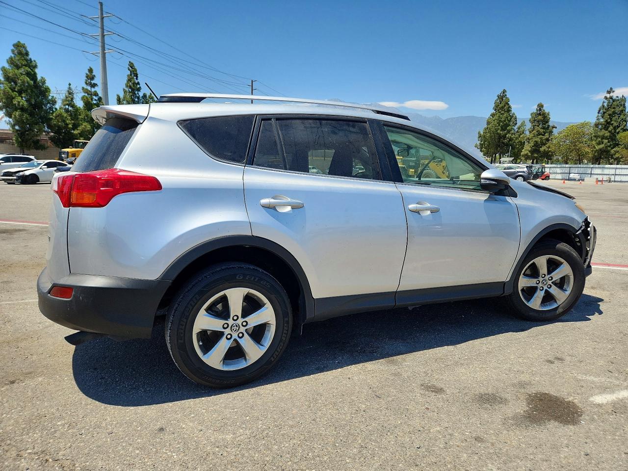 2015 Toyota Rav4 Xle Silver vin: JTMWFREV3FD079196