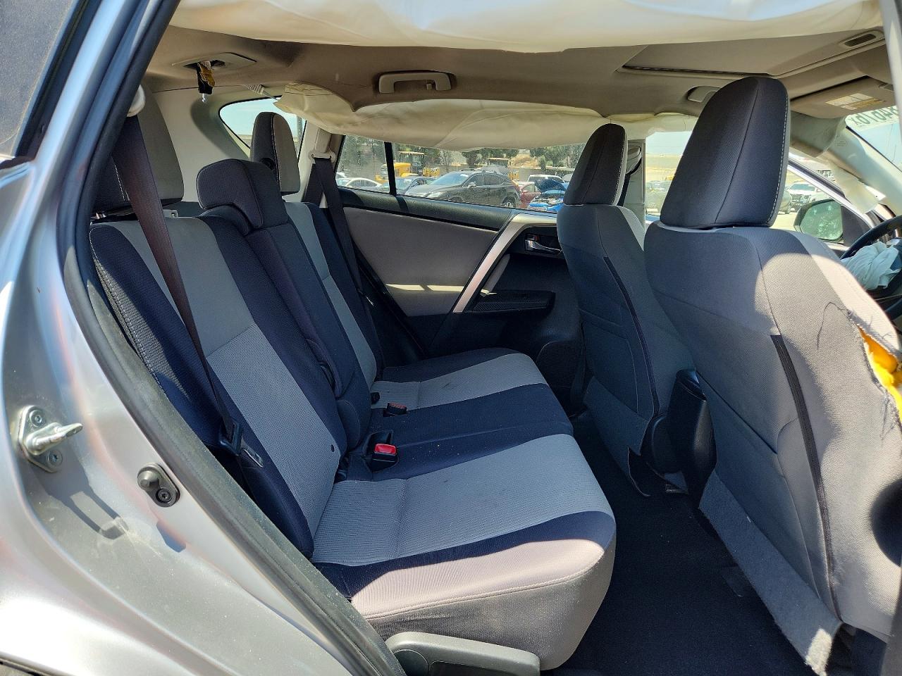 2015 Toyota Rav4 Xle Silver vin: JTMWFREV3FD079196