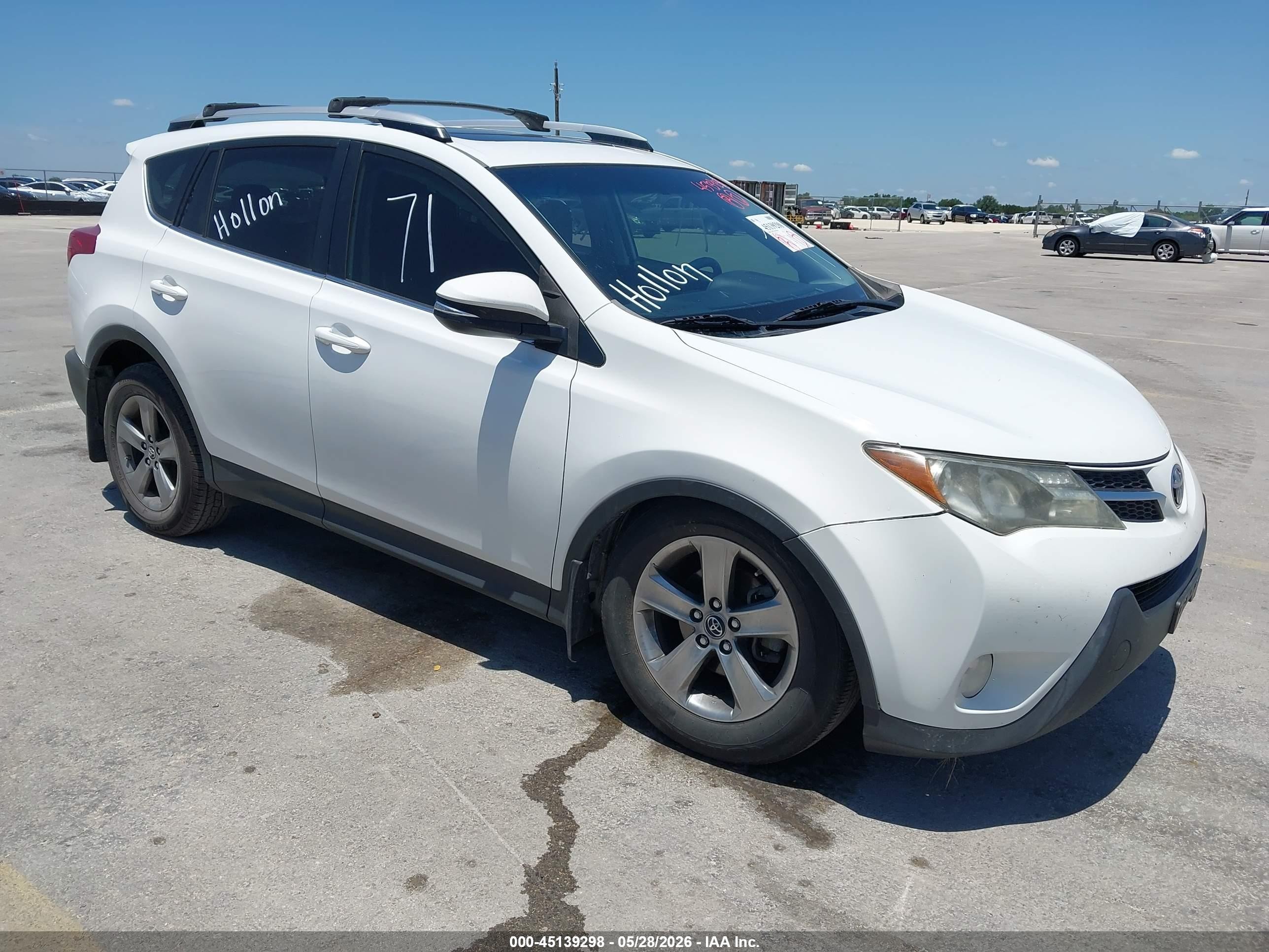 2015 Toyota Rav4 Xle White vin: JTMWFREV3FJ039847