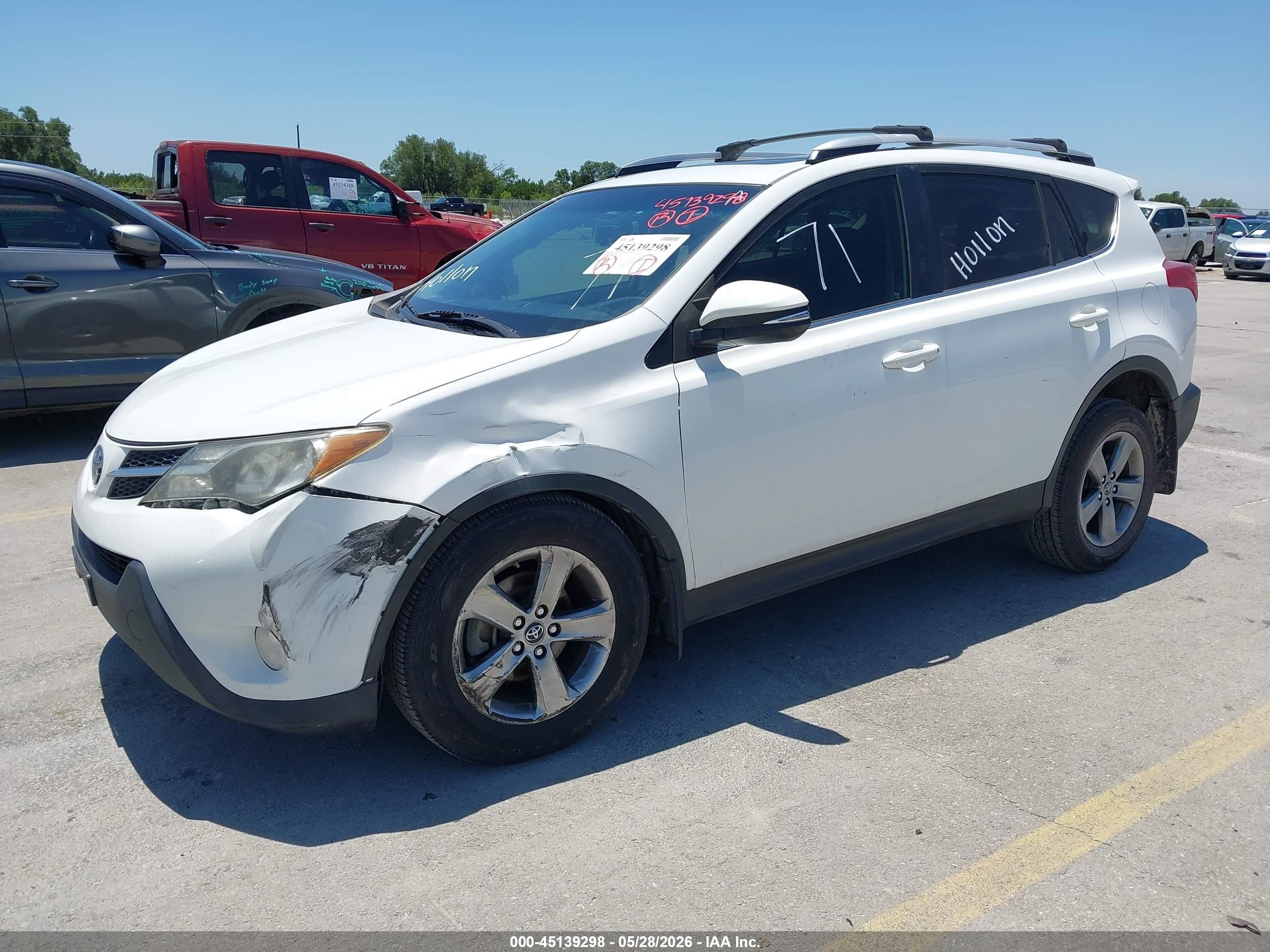 2015 Toyota Rav4 Xle White vin: JTMWFREV3FJ039847