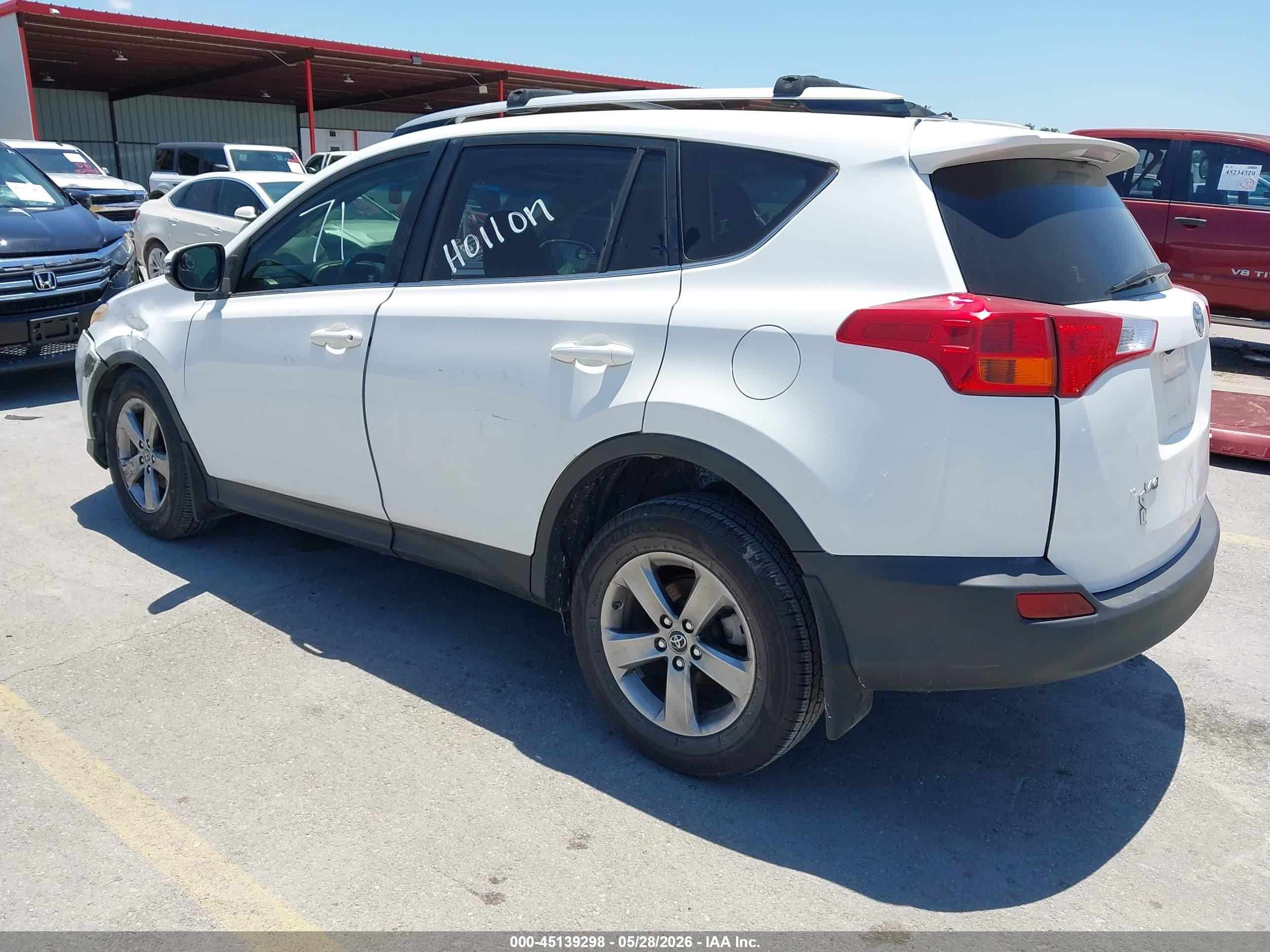 2015 Toyota Rav4 Xle White vin: JTMWFREV3FJ039847