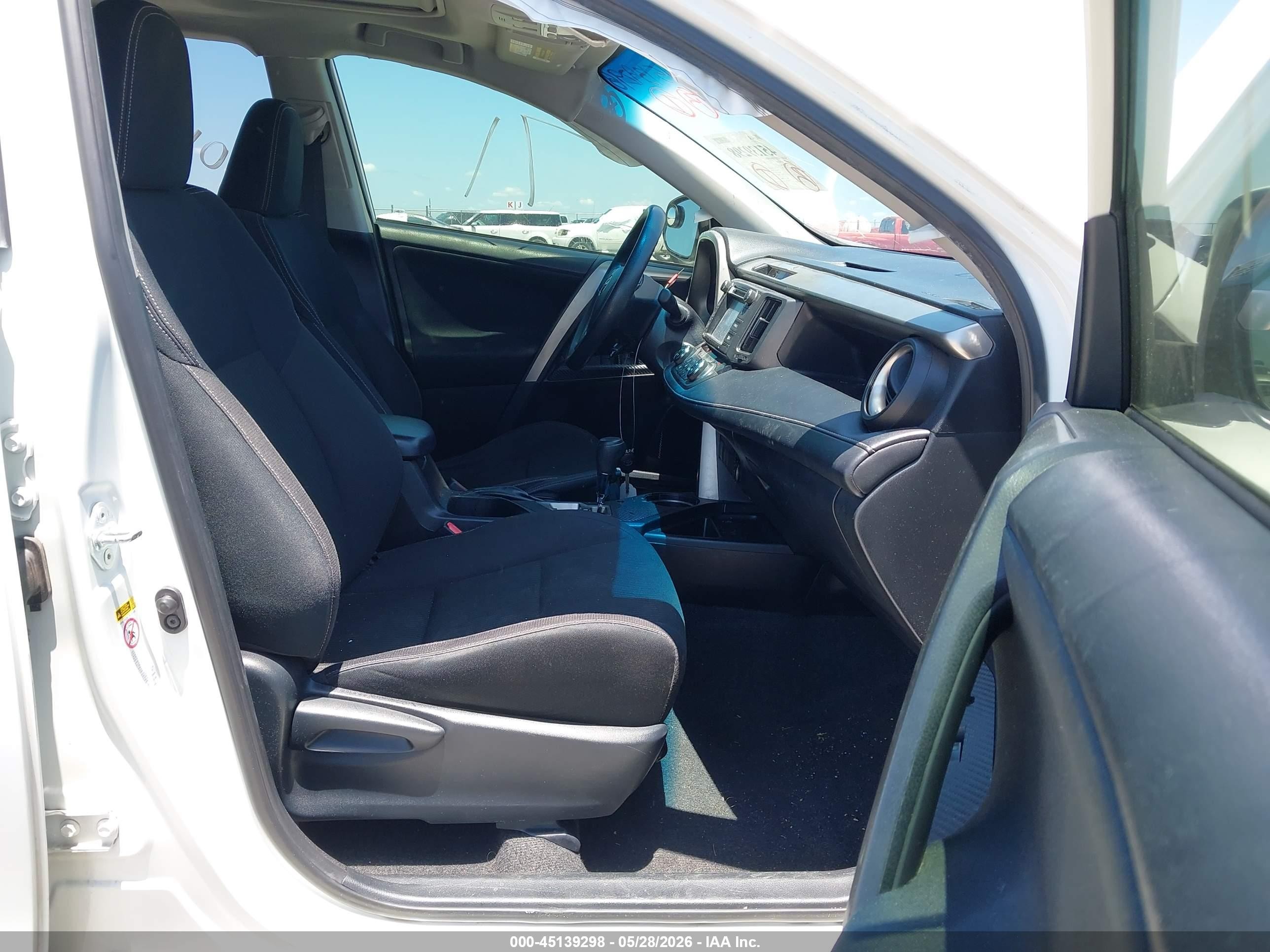 2015 Toyota Rav4 Xle White vin: JTMWFREV3FJ039847