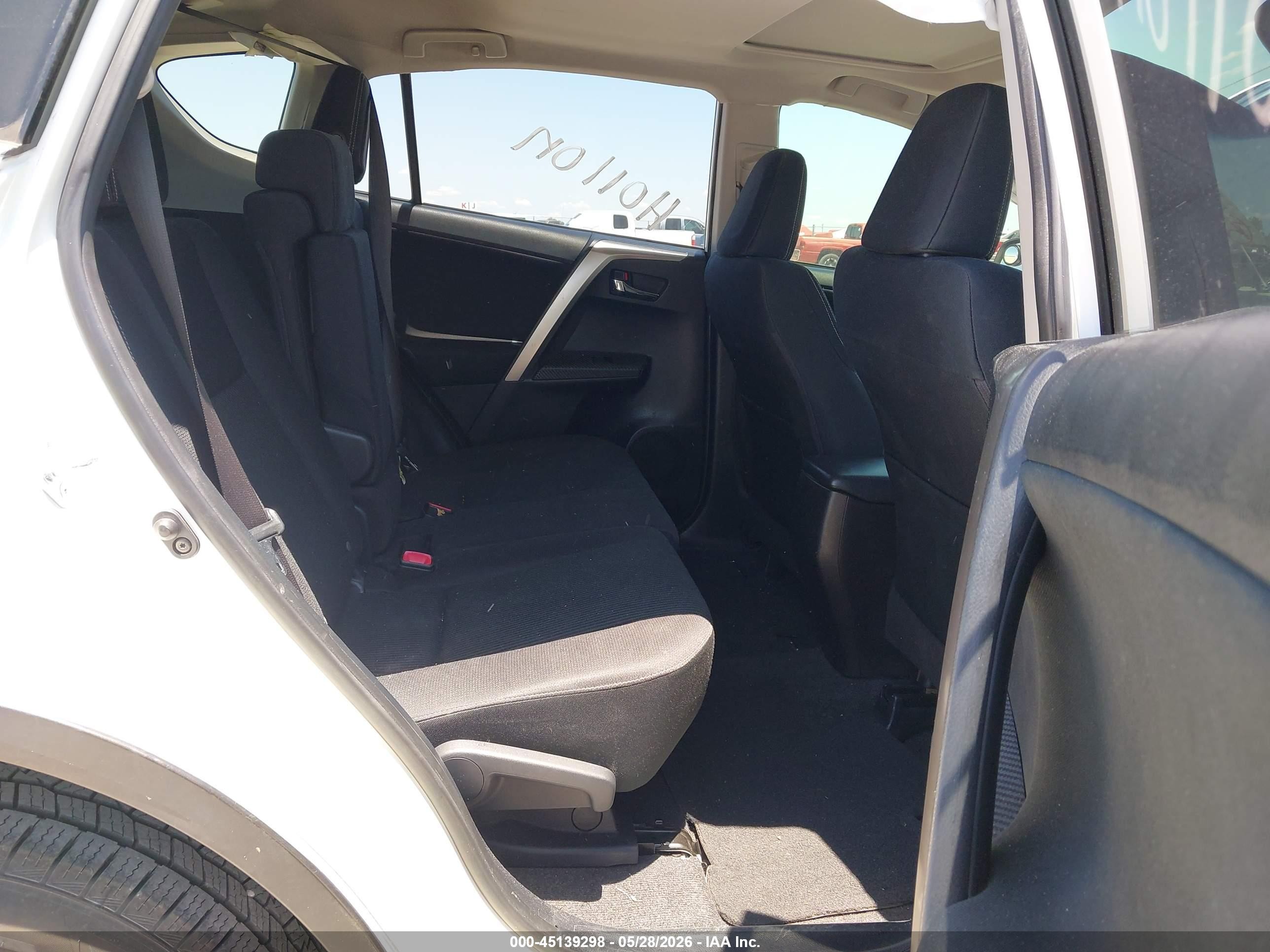2015 Toyota Rav4 Xle White vin: JTMWFREV3FJ039847