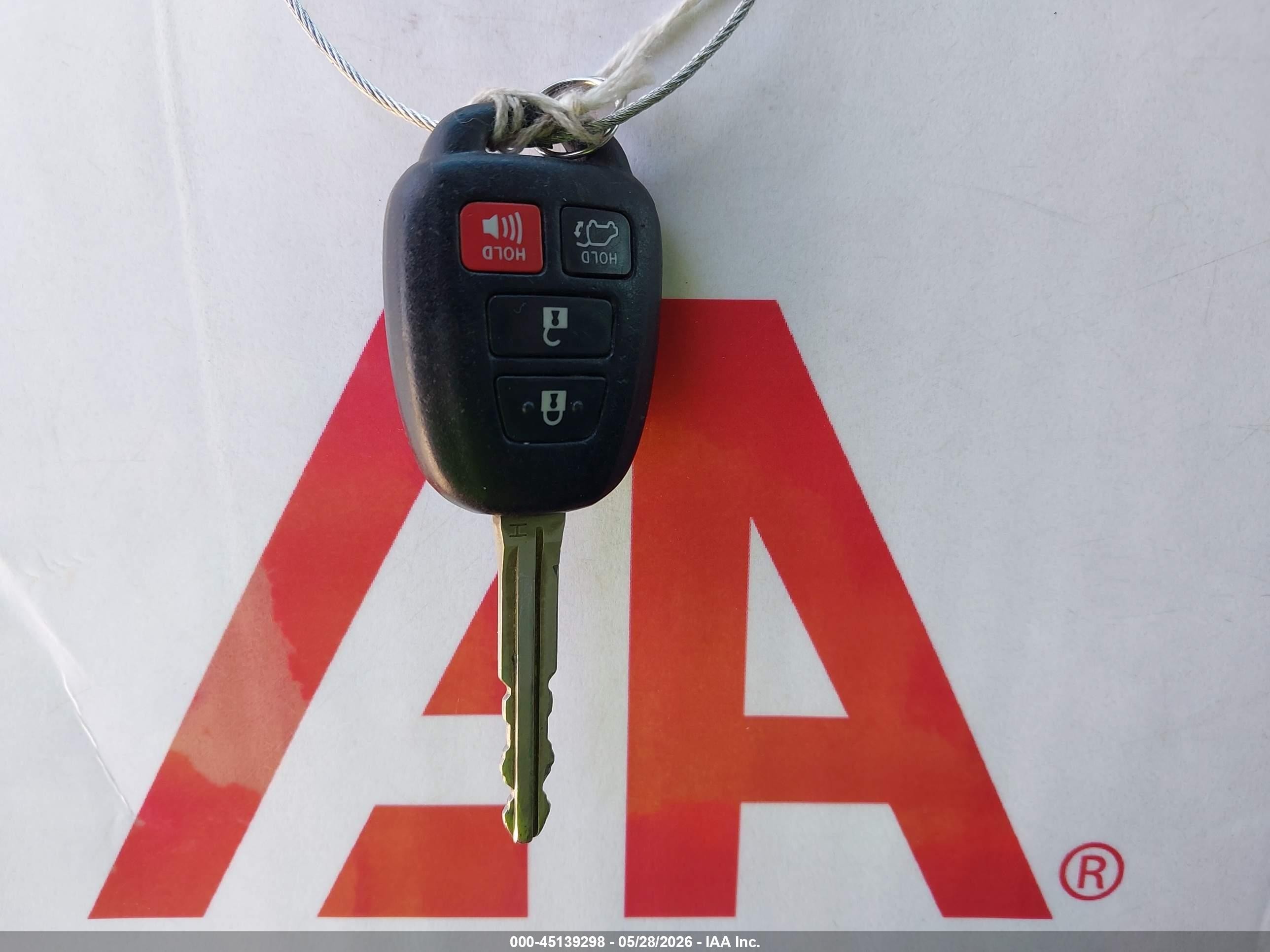 2015 Toyota Rav4 Xle White vin: JTMWFREV3FJ039847