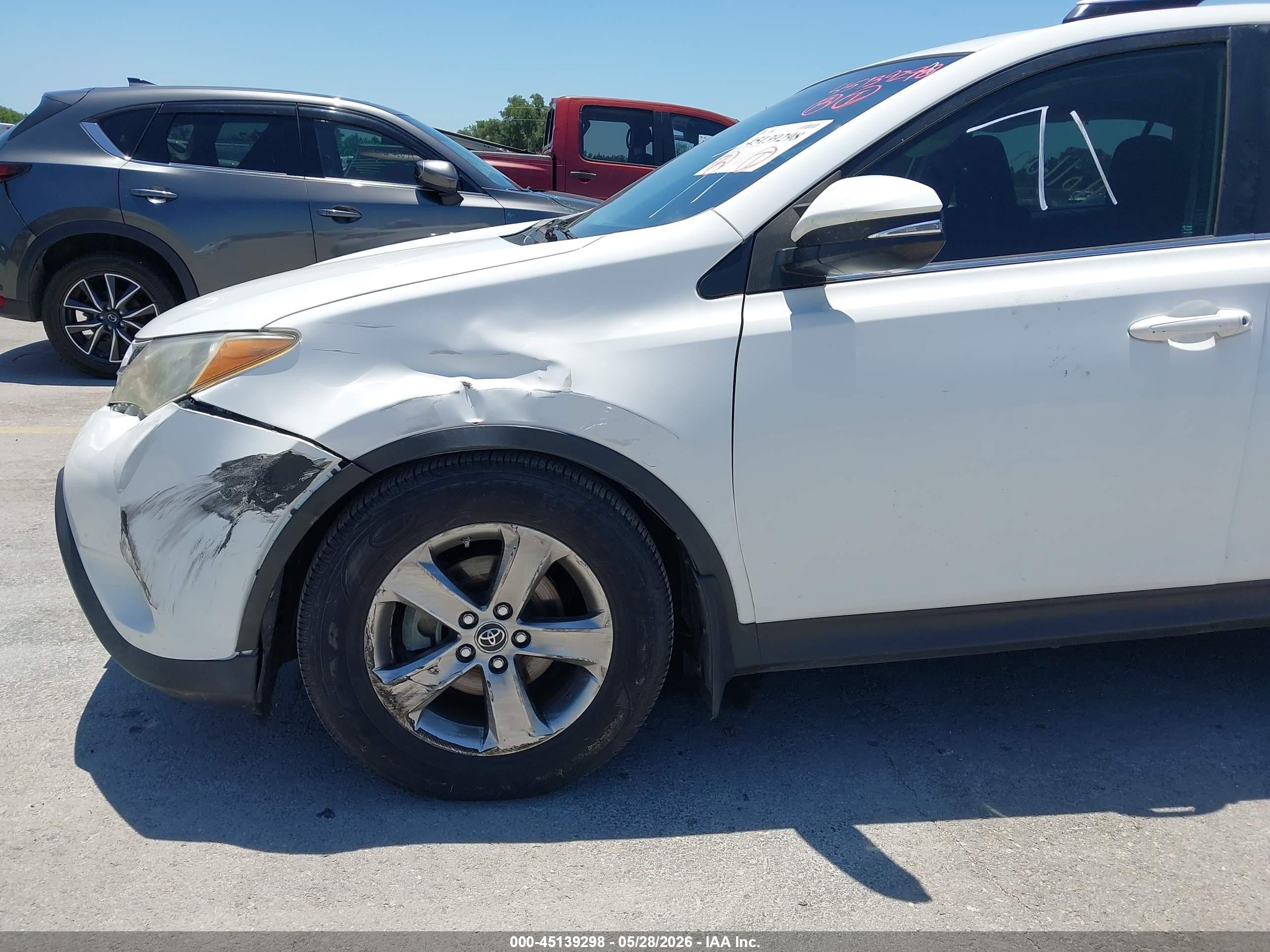 2015 Toyota Rav4 Xle White vin: JTMWFREV3FJ039847