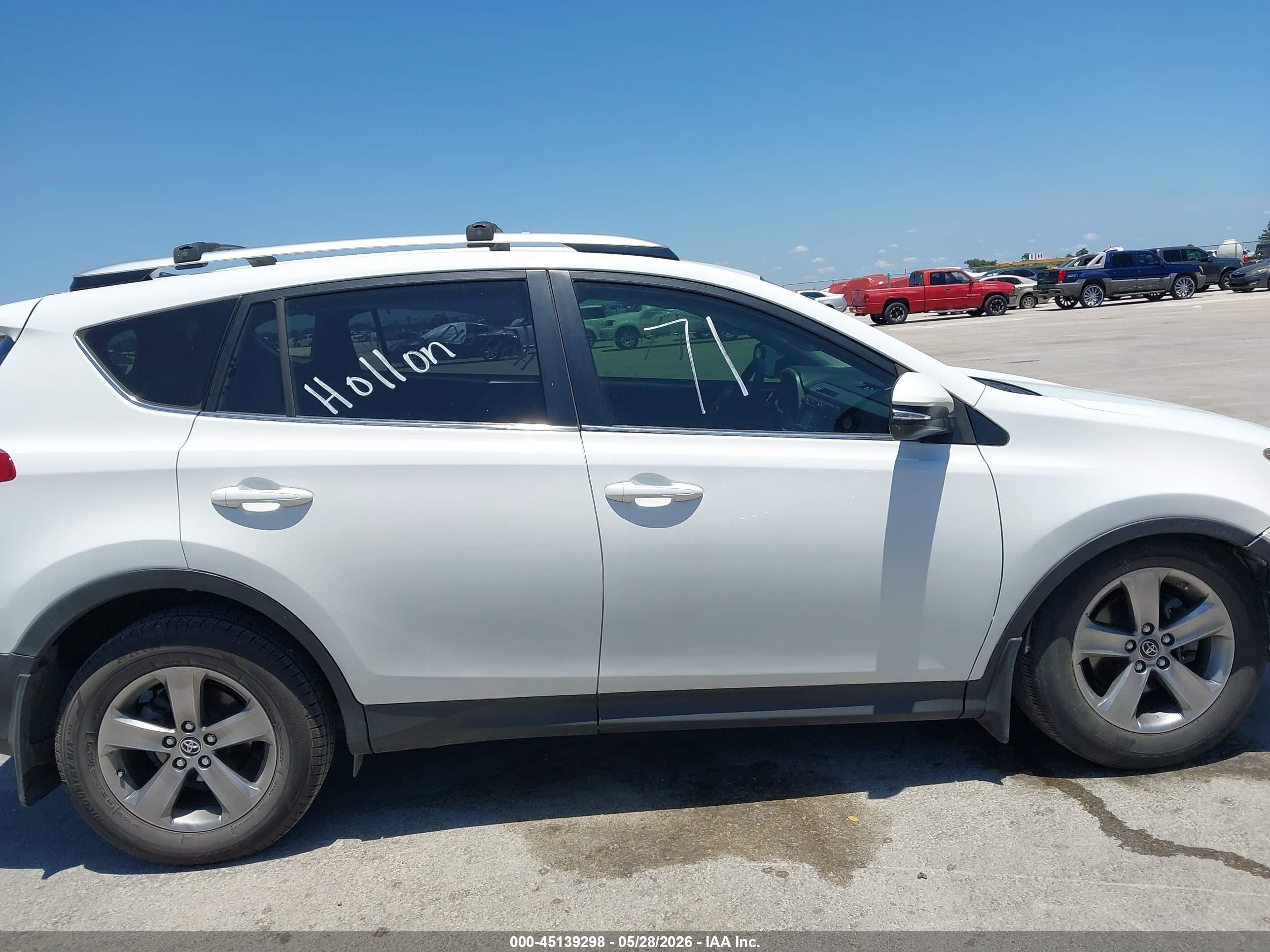2015 Toyota Rav4 Xle White vin: JTMWFREV3FJ039847