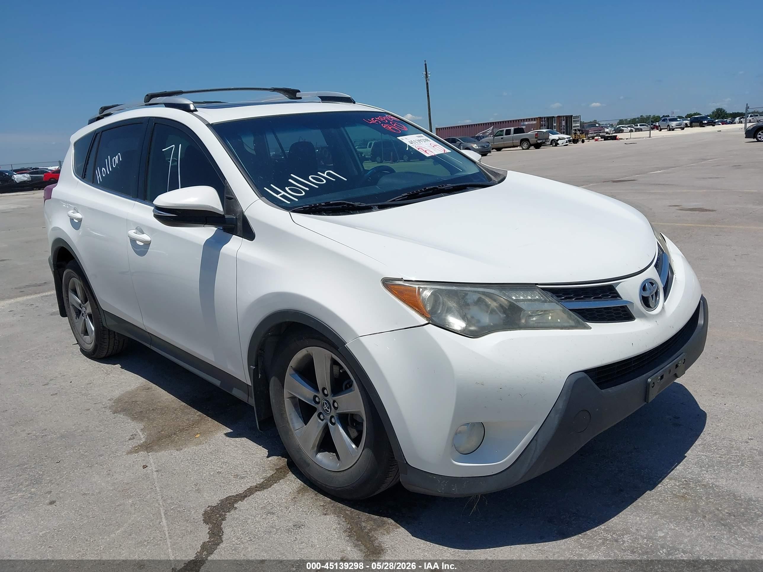 2015 Toyota Rav4 Xle White vin: JTMWFREV3FJ039847
