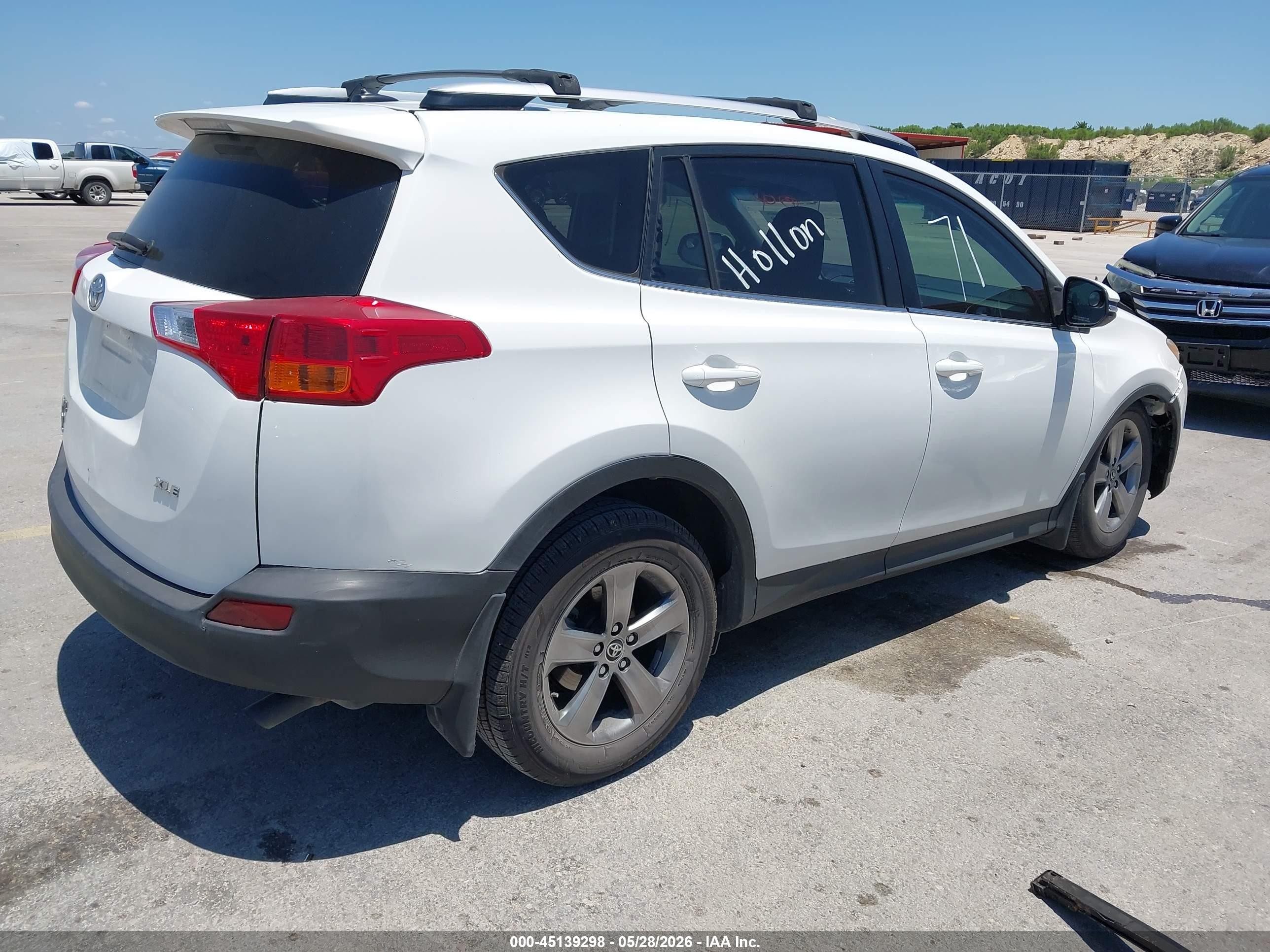 2015 Toyota Rav4 Xle White vin: JTMWFREV3FJ039847