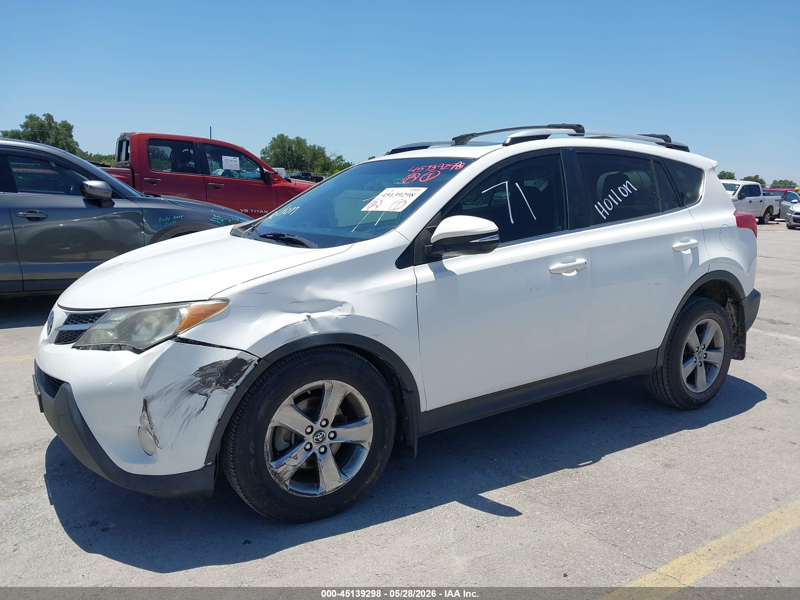 2015 Toyota Rav4 Xle White vin: JTMWFREV3FJ039847