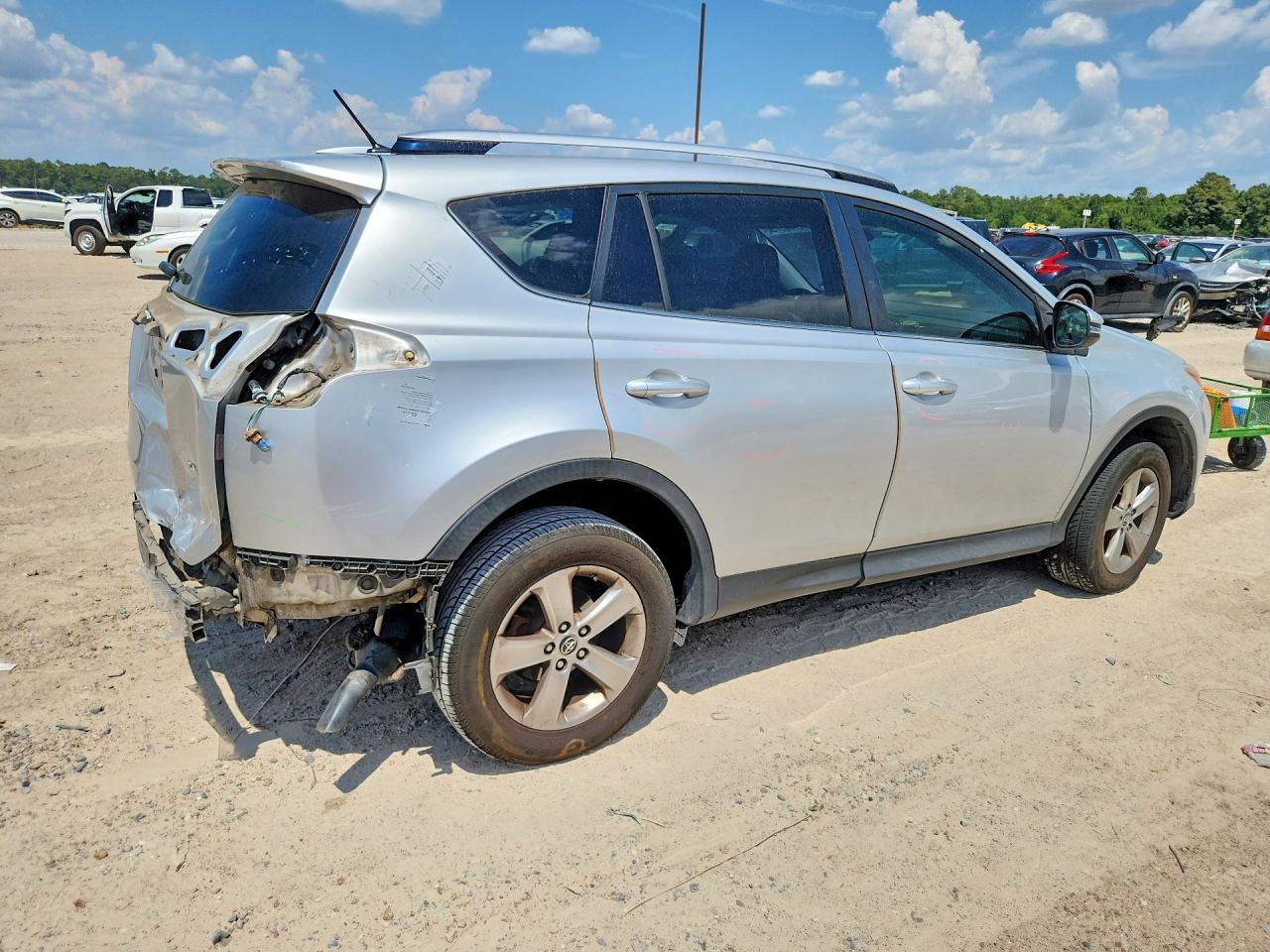 2015 Toyota Rav4 Xle Silver vin: JTMWFREV3FJ046300