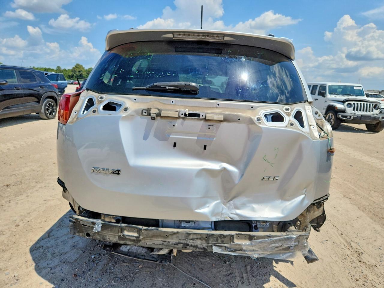 2015 Toyota Rav4 Xle Silver vin: JTMWFREV3FJ046300