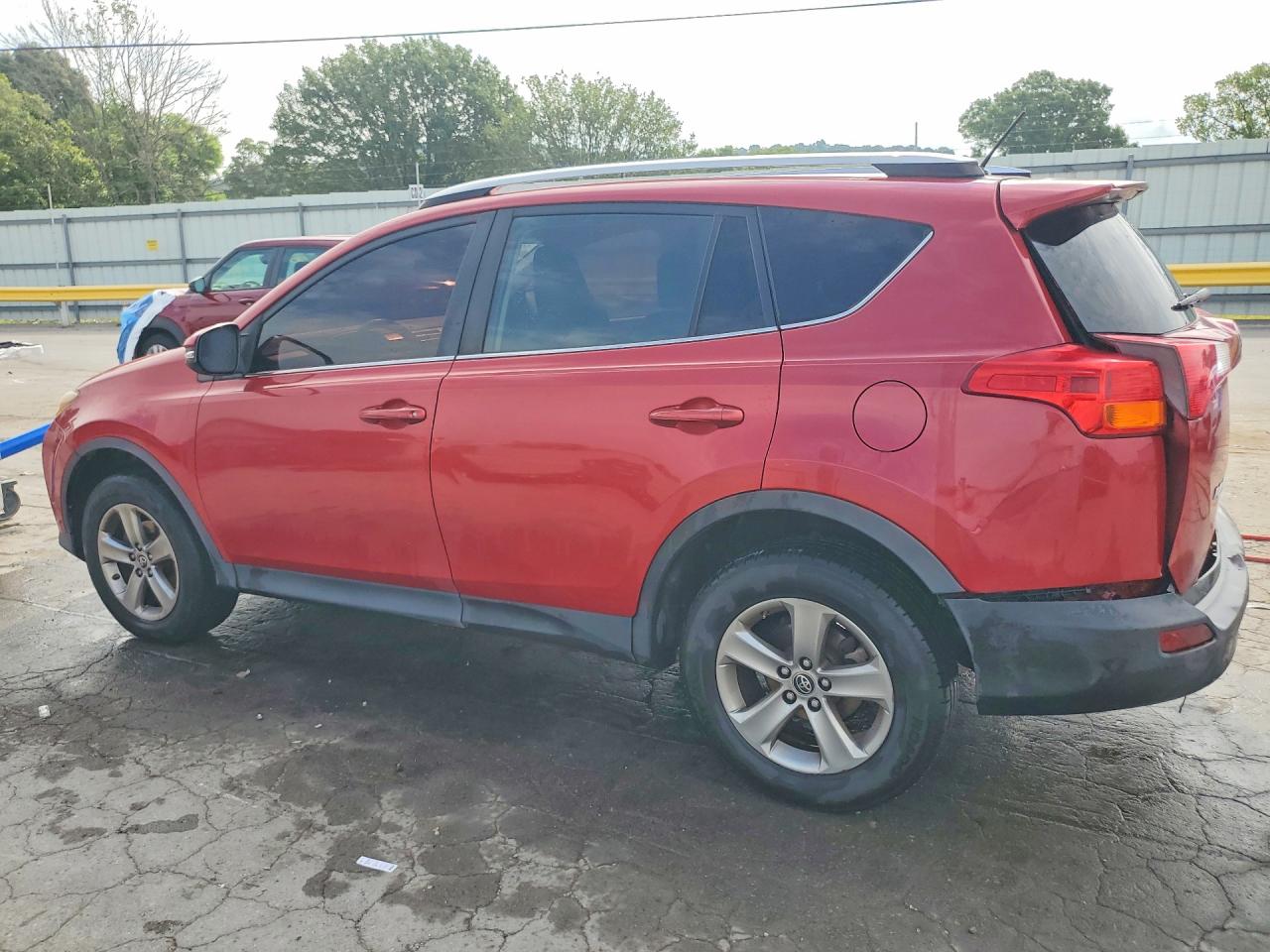2015 Toyota Rav4 Xle Red vin: JTMWFREV3FJ053943