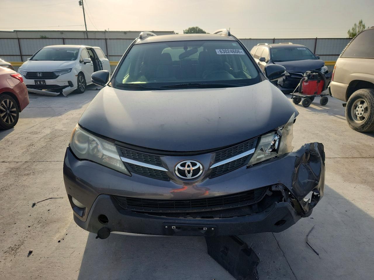 2015 Toyota Rav4 Xle Gray vin: JTMWFREV3FJ059922