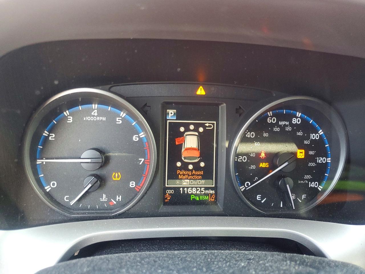 2018 Toyota Rav4 Xle Red vin: JTMWFREV3JD111881
