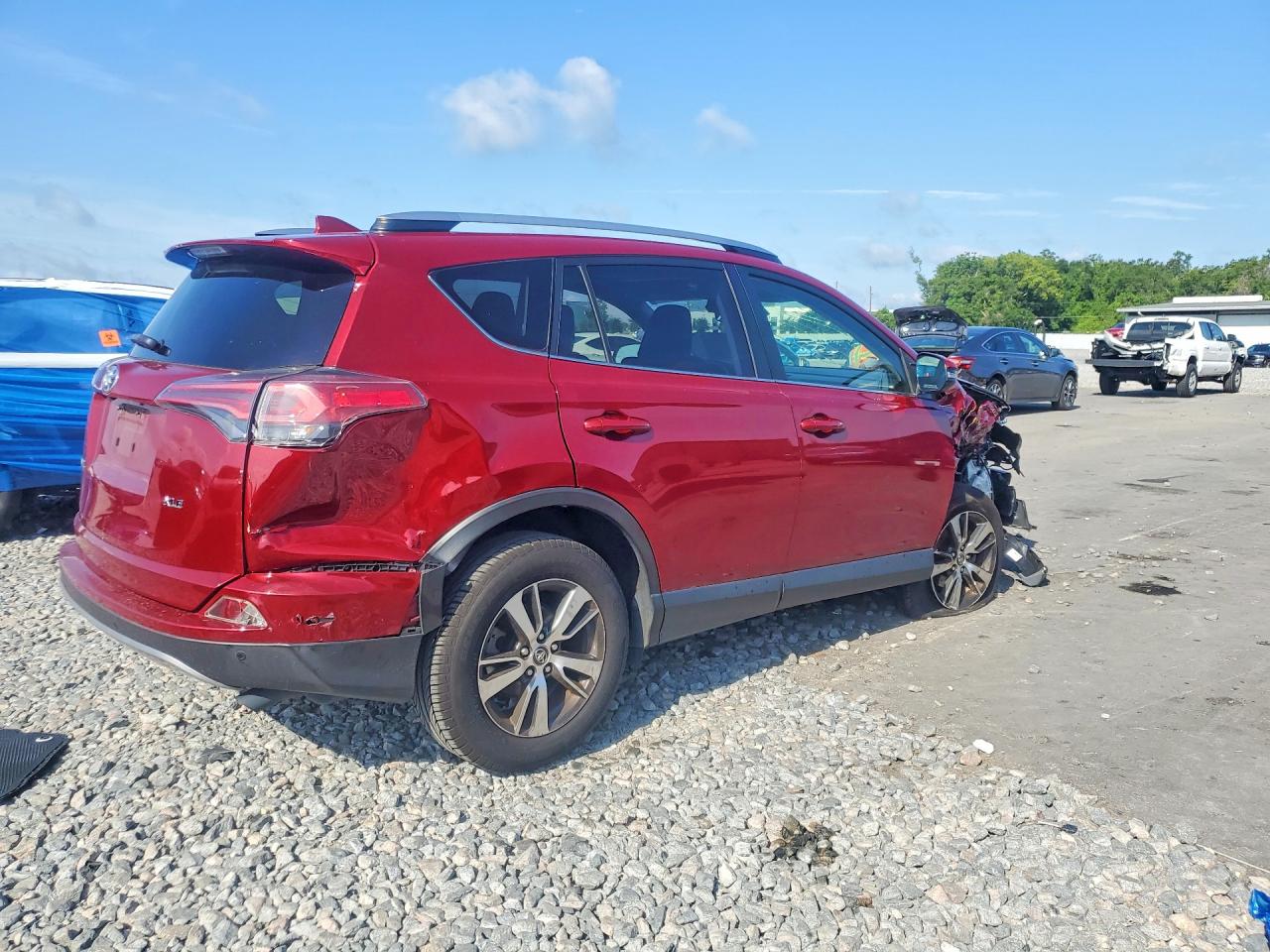 2018 Toyota Rav4 Xle Red vin: JTMWFREV3JD111881
