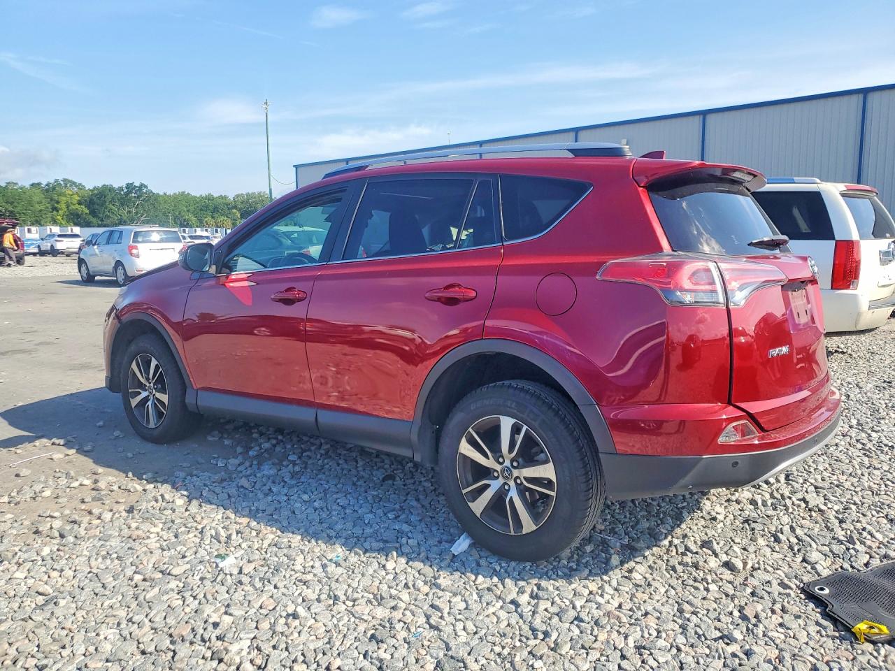 2018 Toyota Rav4 Xle Red vin: JTMWFREV3JD111881