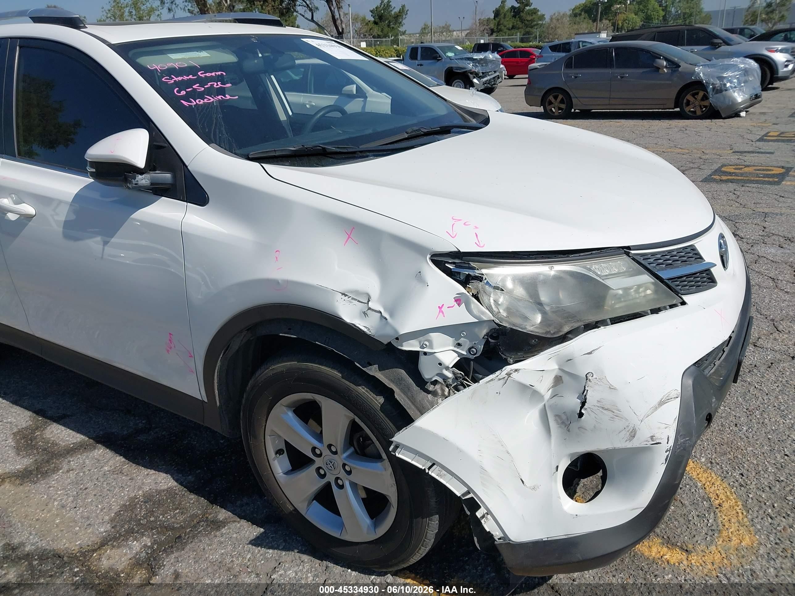 2014 Toyota Rav4 Xle White vin: JTMWFREV4EJ013126