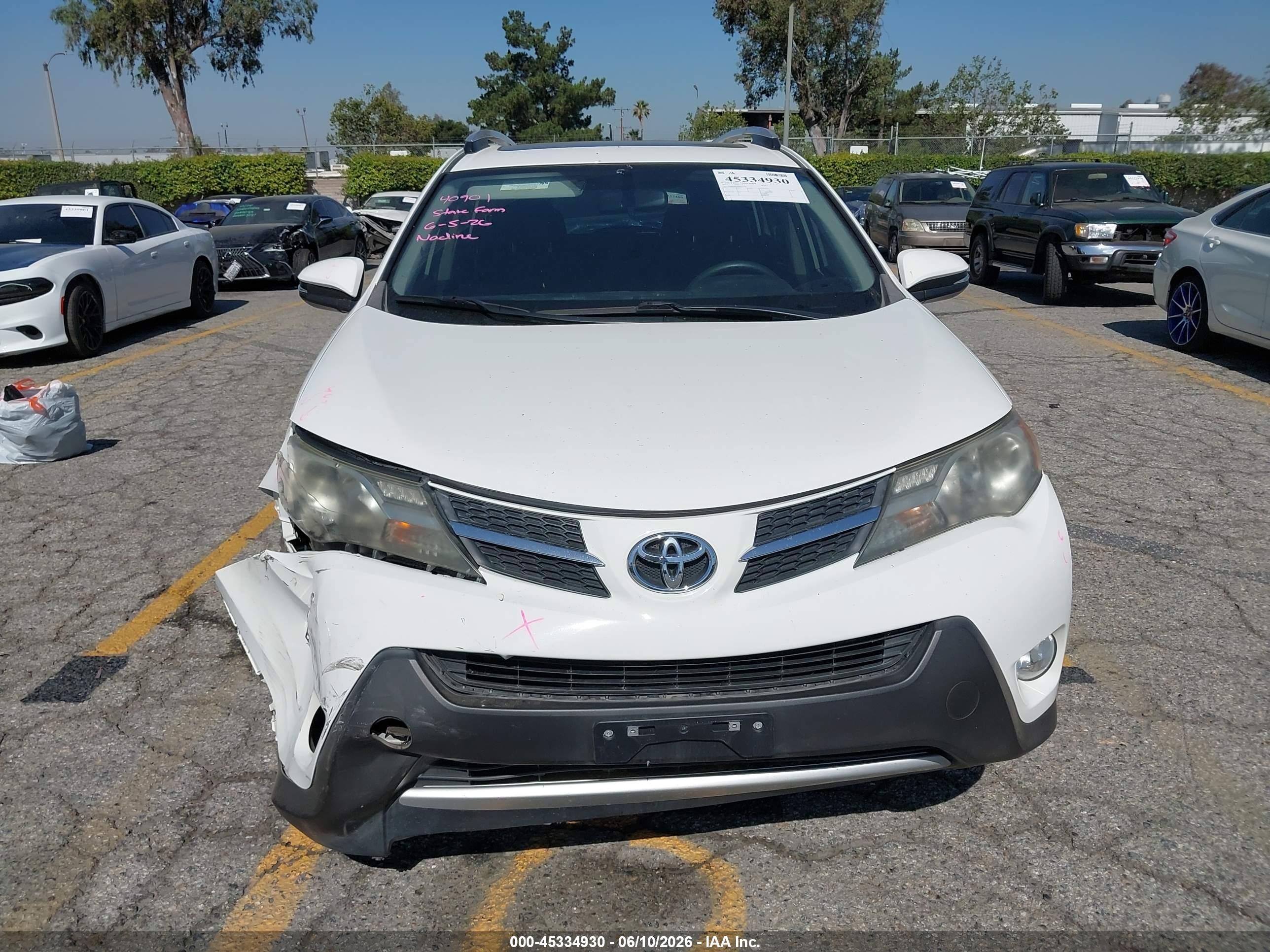 2014 Toyota Rav4 Xle White vin: JTMWFREV4EJ013126