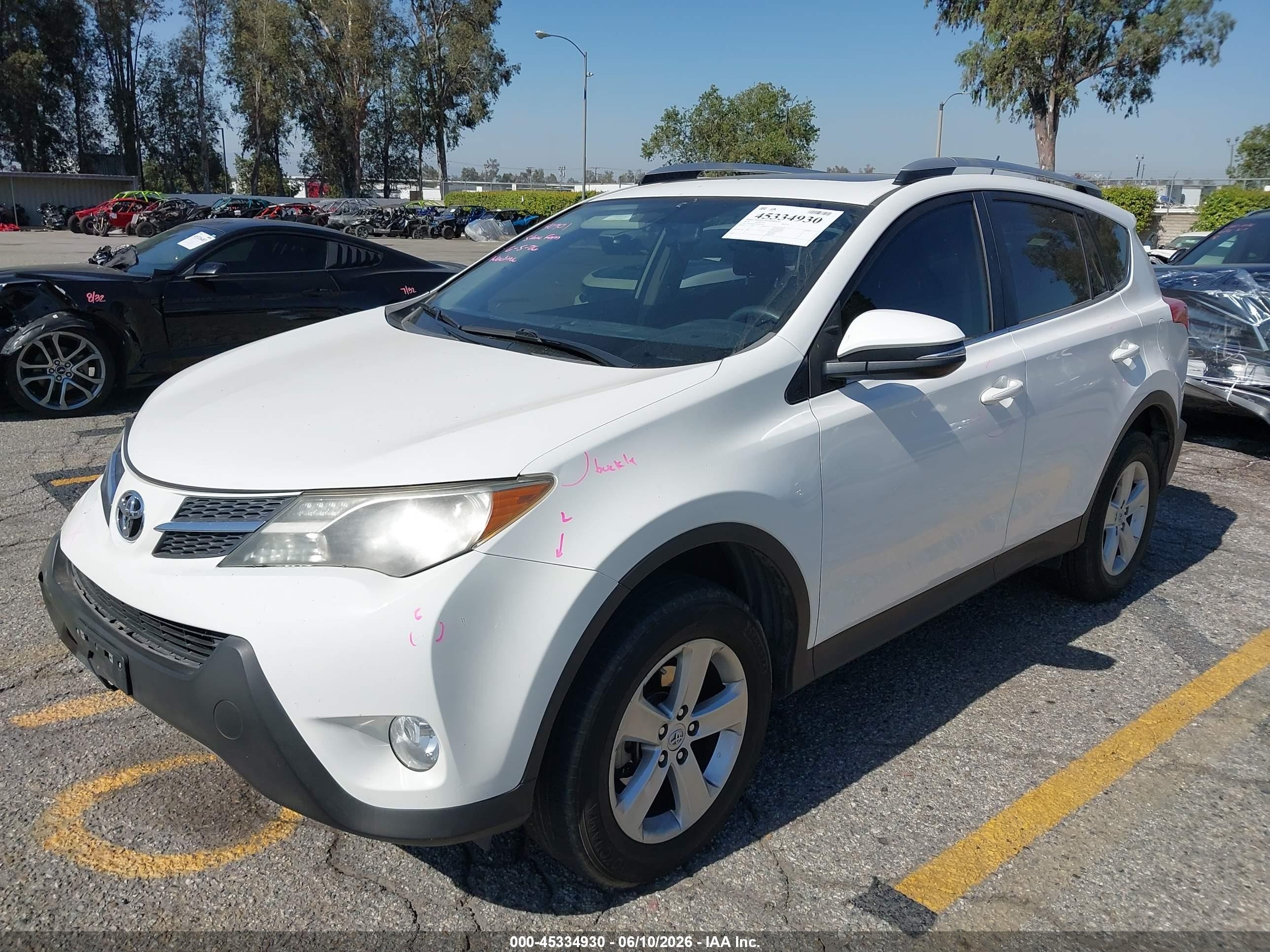 2014 Toyota Rav4 Xle White vin: JTMWFREV4EJ013126