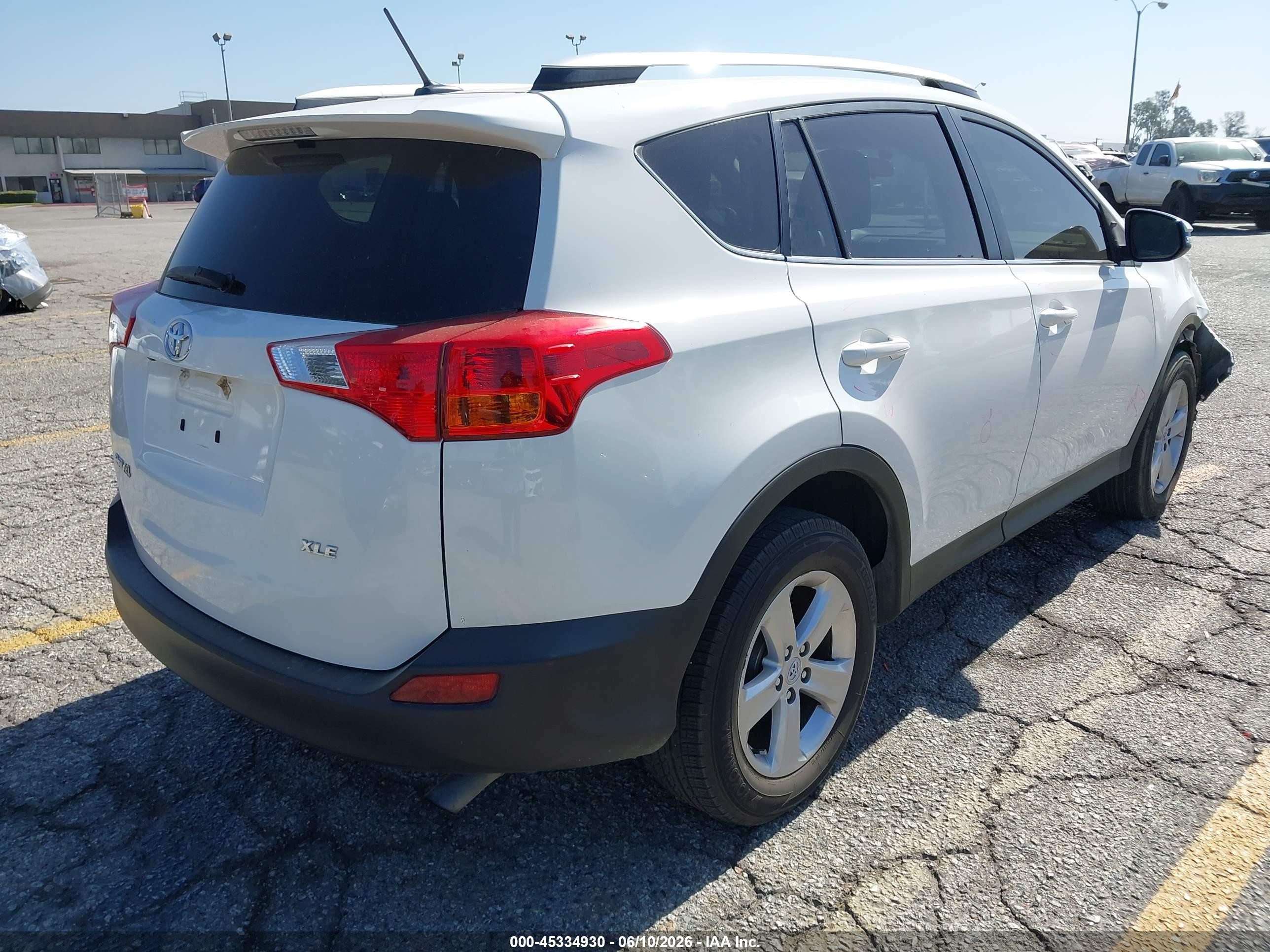 2014 Toyota Rav4 Xle White vin: JTMWFREV4EJ013126