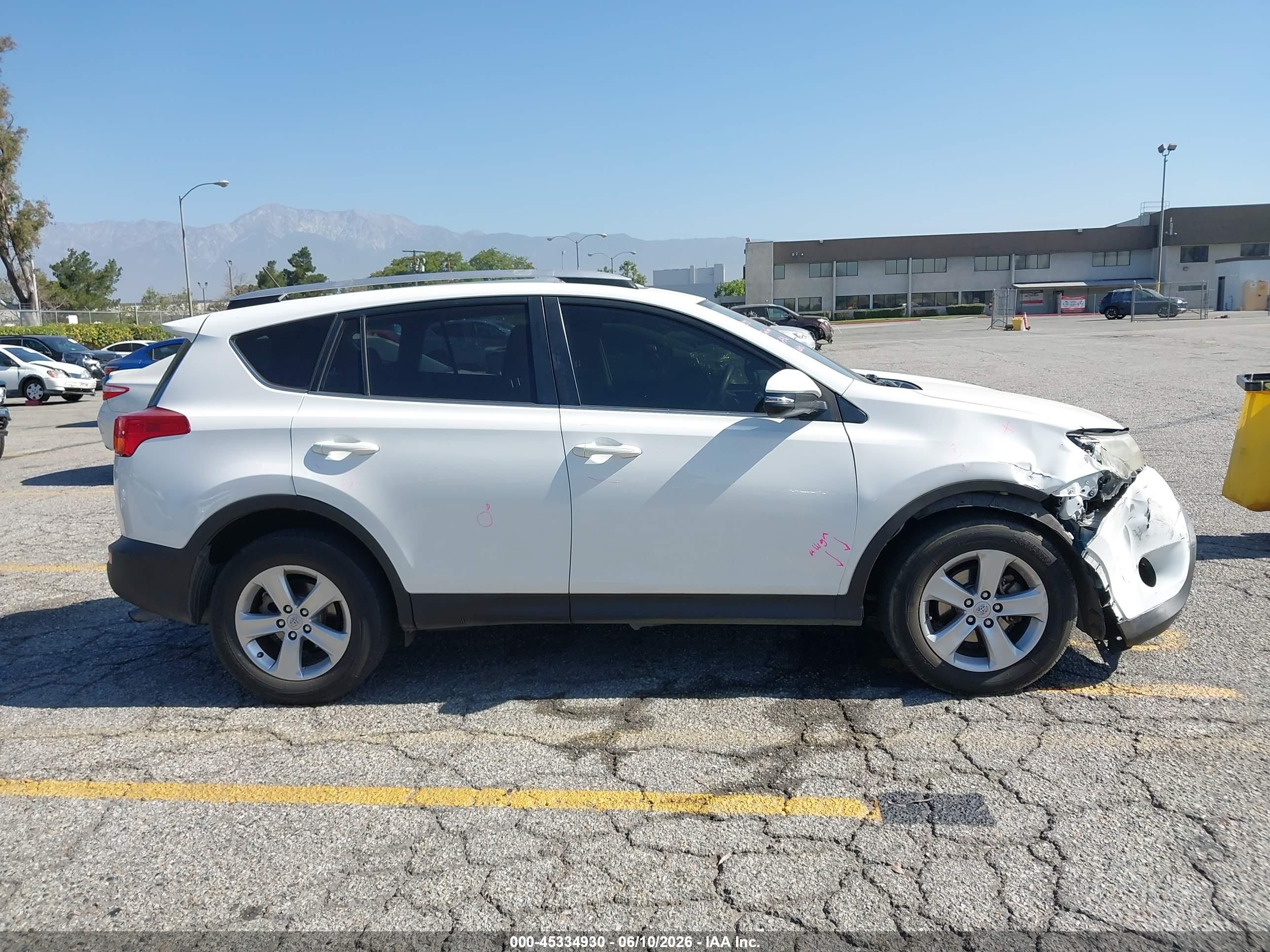 2014 Toyota Rav4 Xle White vin: JTMWFREV4EJ013126