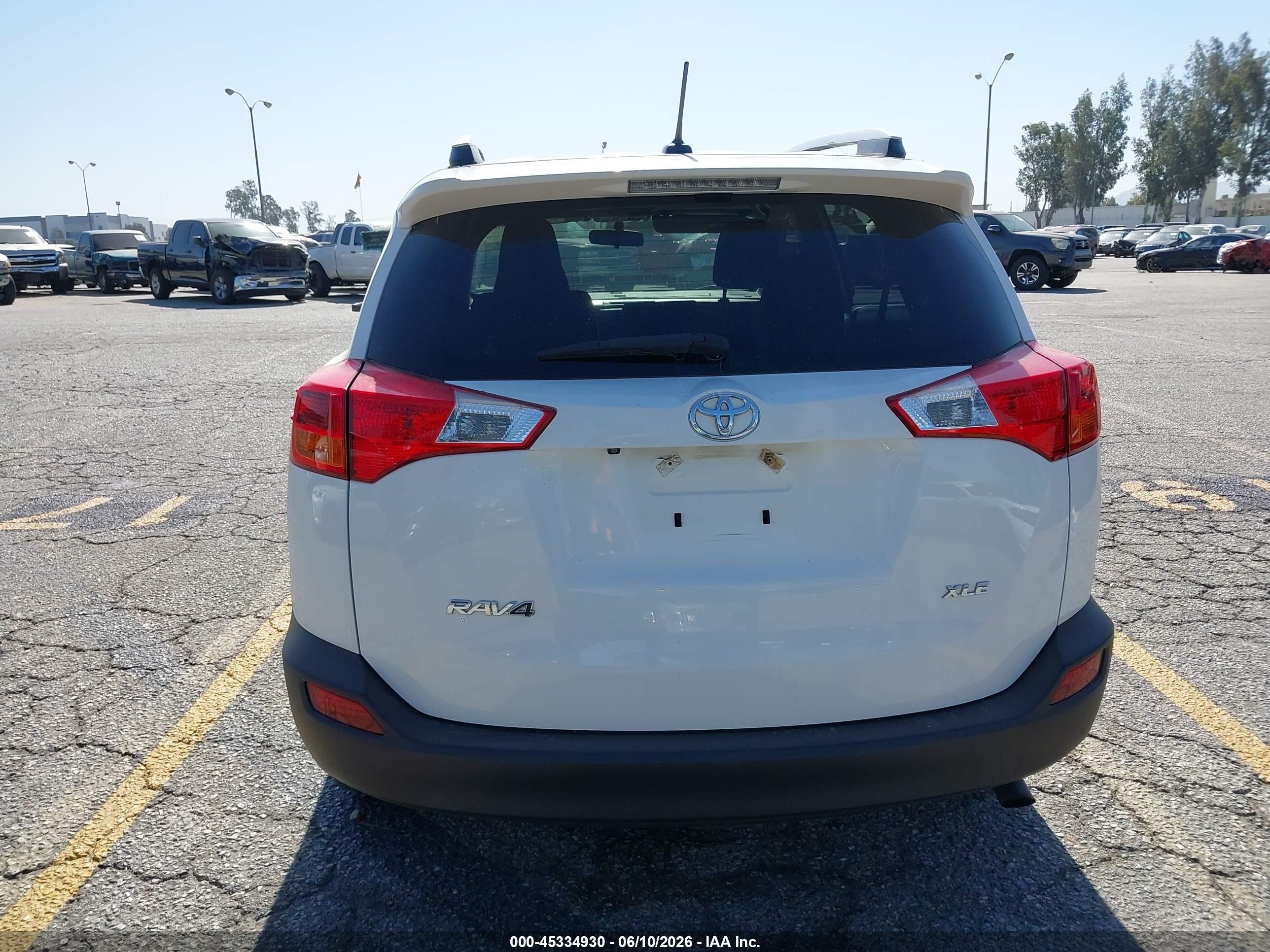 2014 Toyota Rav4 Xle White vin: JTMWFREV4EJ013126