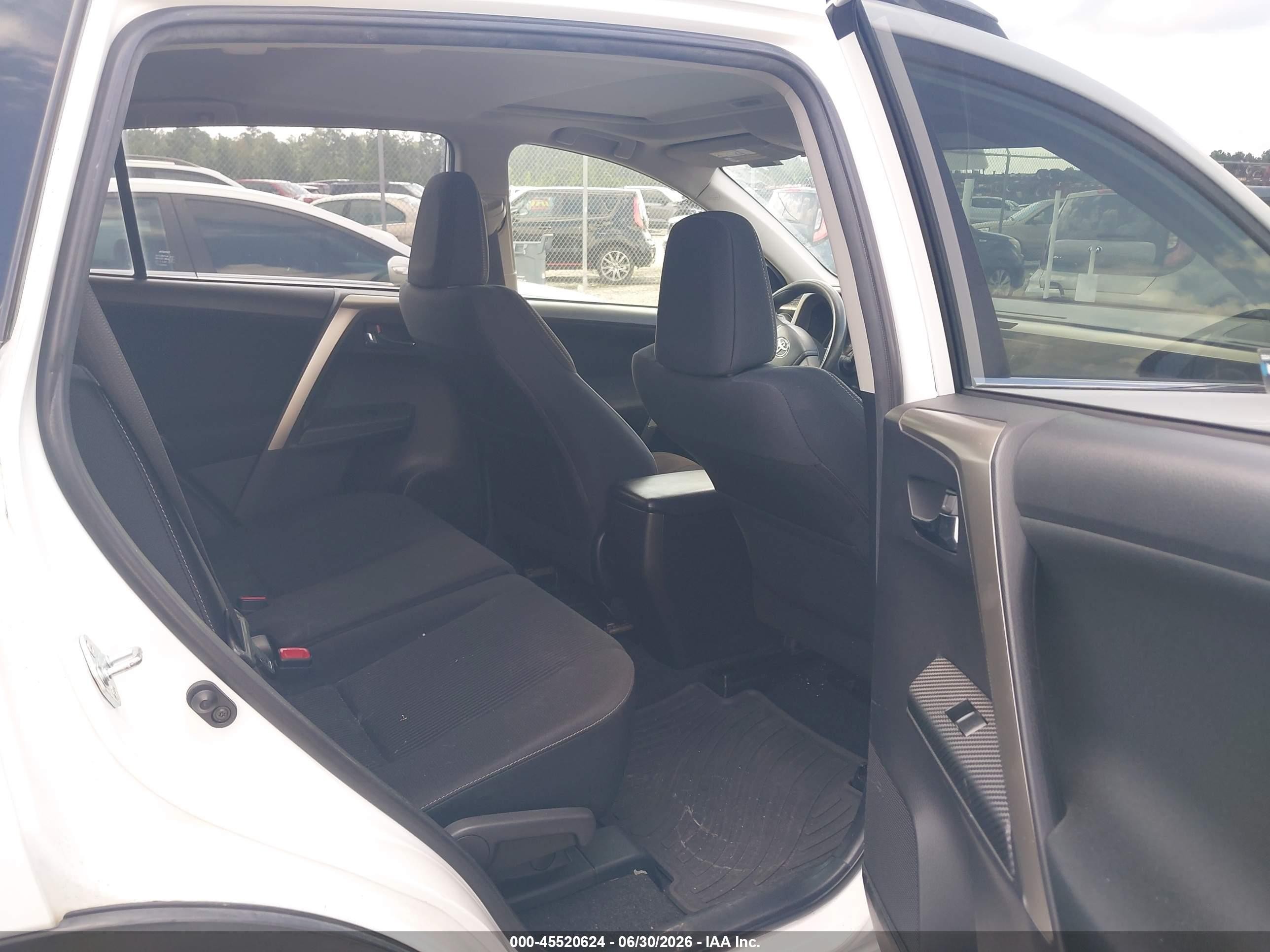 2015 Toyota Rav4 Xle White vin: JTMWFREV4FD066537