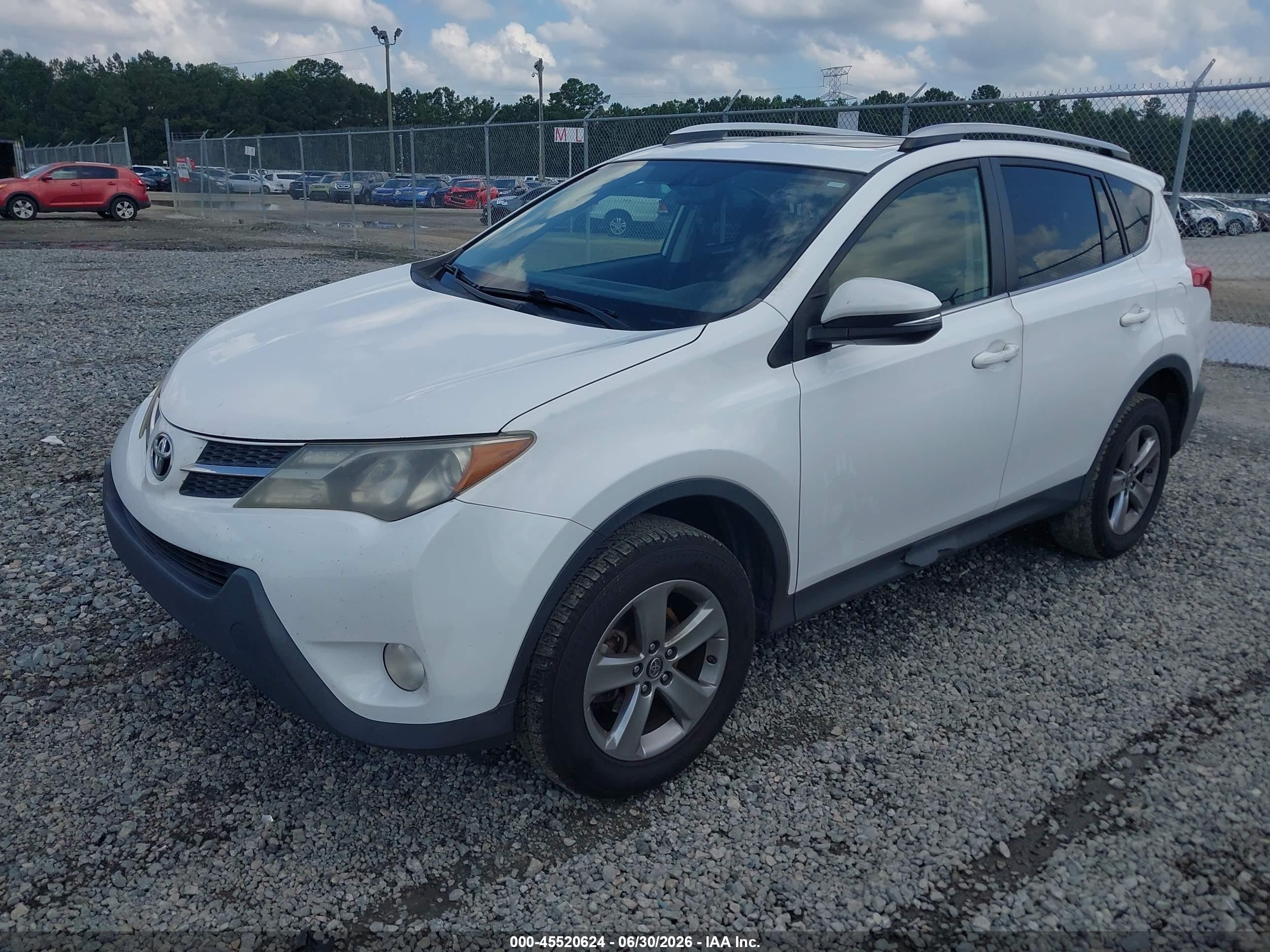 2015 Toyota Rav4 Xle White vin: JTMWFREV4FD066537